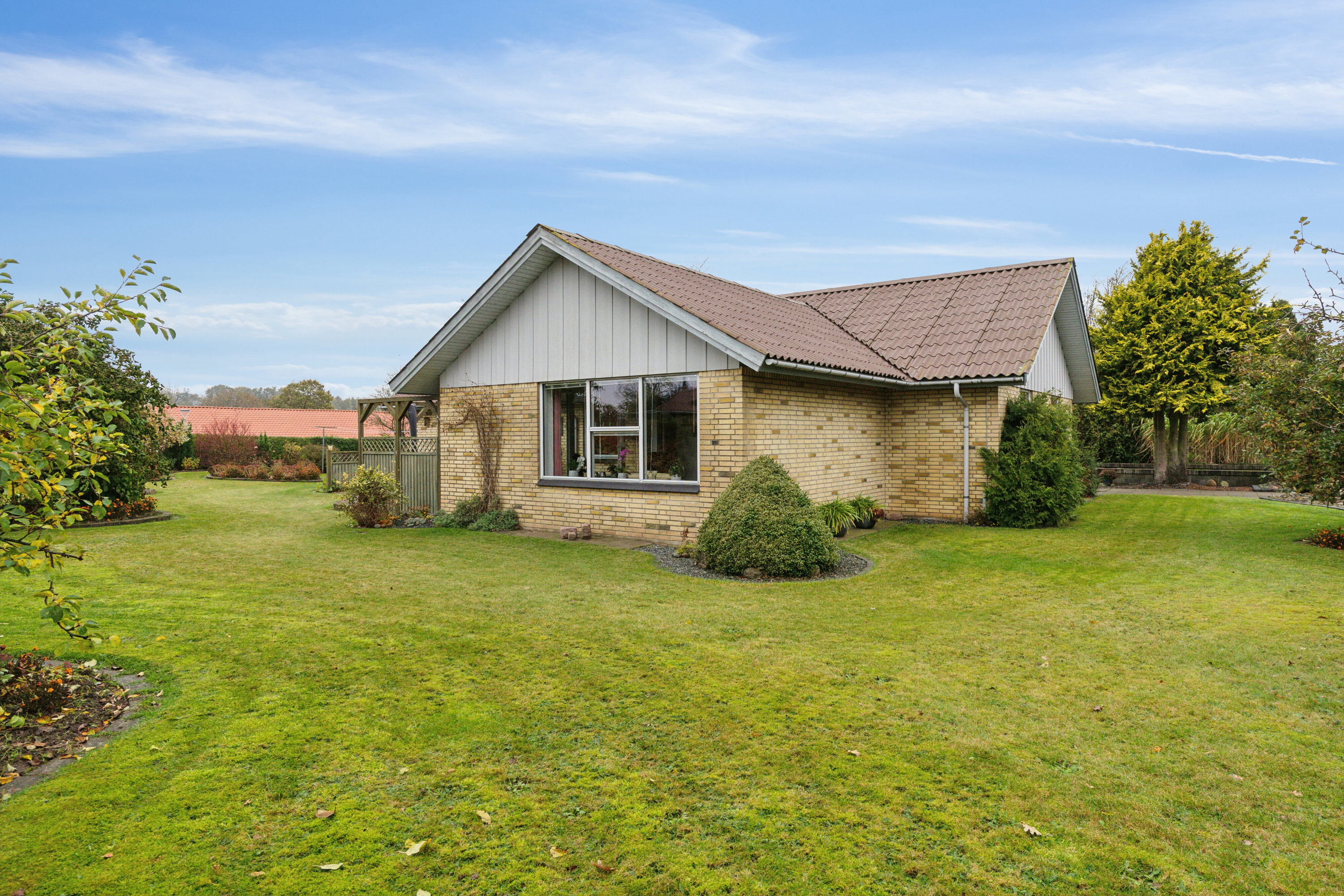 Fremhævet set fra haven billede i fuldskærmstilstand. Billede af Irisvej 13, 9870 Sindal