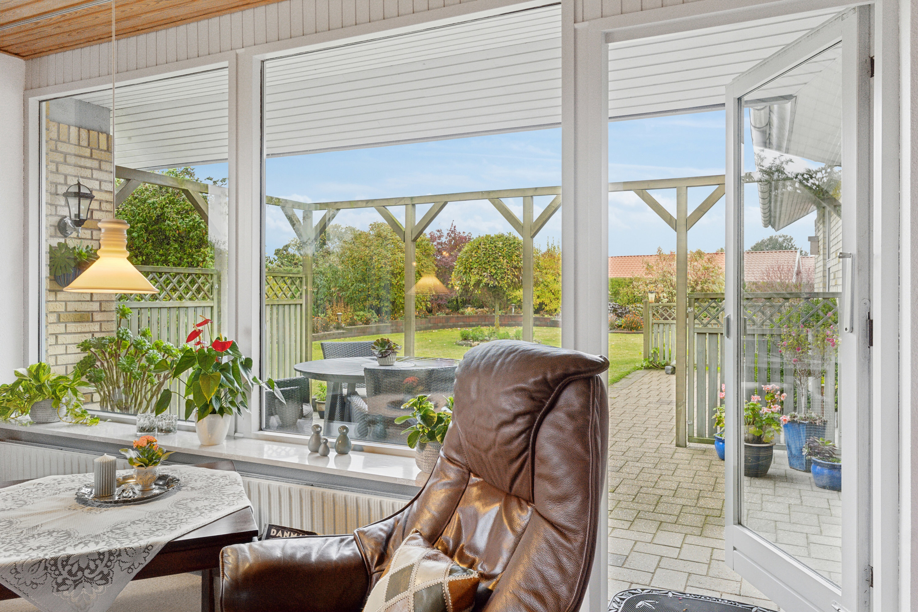 Fremhævet stue billede i fuldskærmstilstand. Billede af Irisvej 13, 9870 Sindal