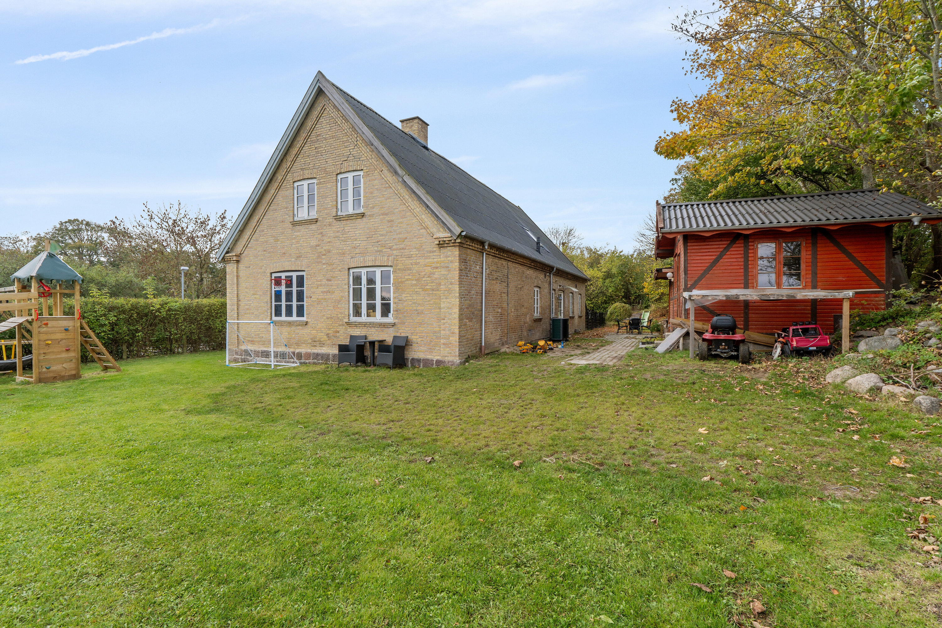 Miniaturebillede 2: set fra haven. Billede af Værslev Bygade 9B, Værslev, 4400 Kalundborg