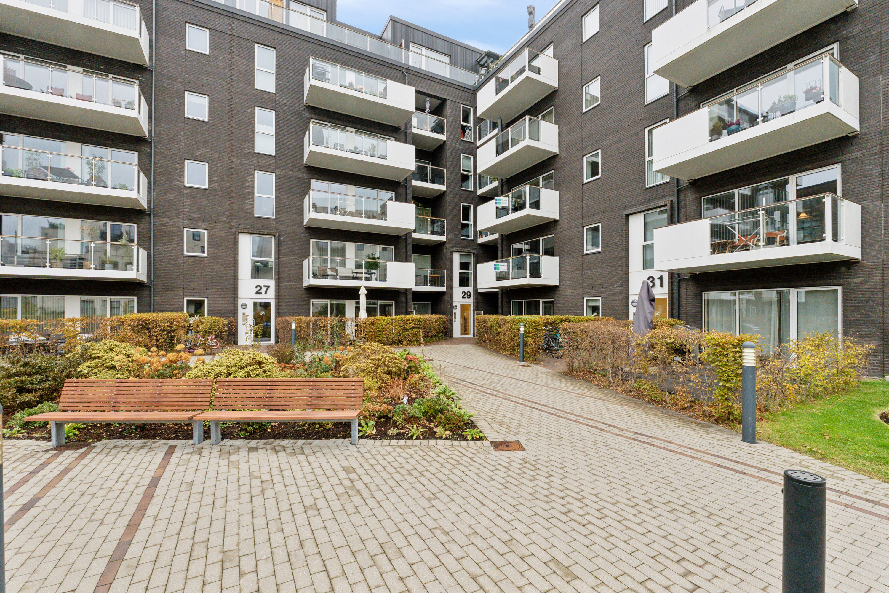 Fremhævet set fra vejen billede i fuldskærmstilstand. Billede af Kaffevej 29, 3. th., 2610 Rødovre