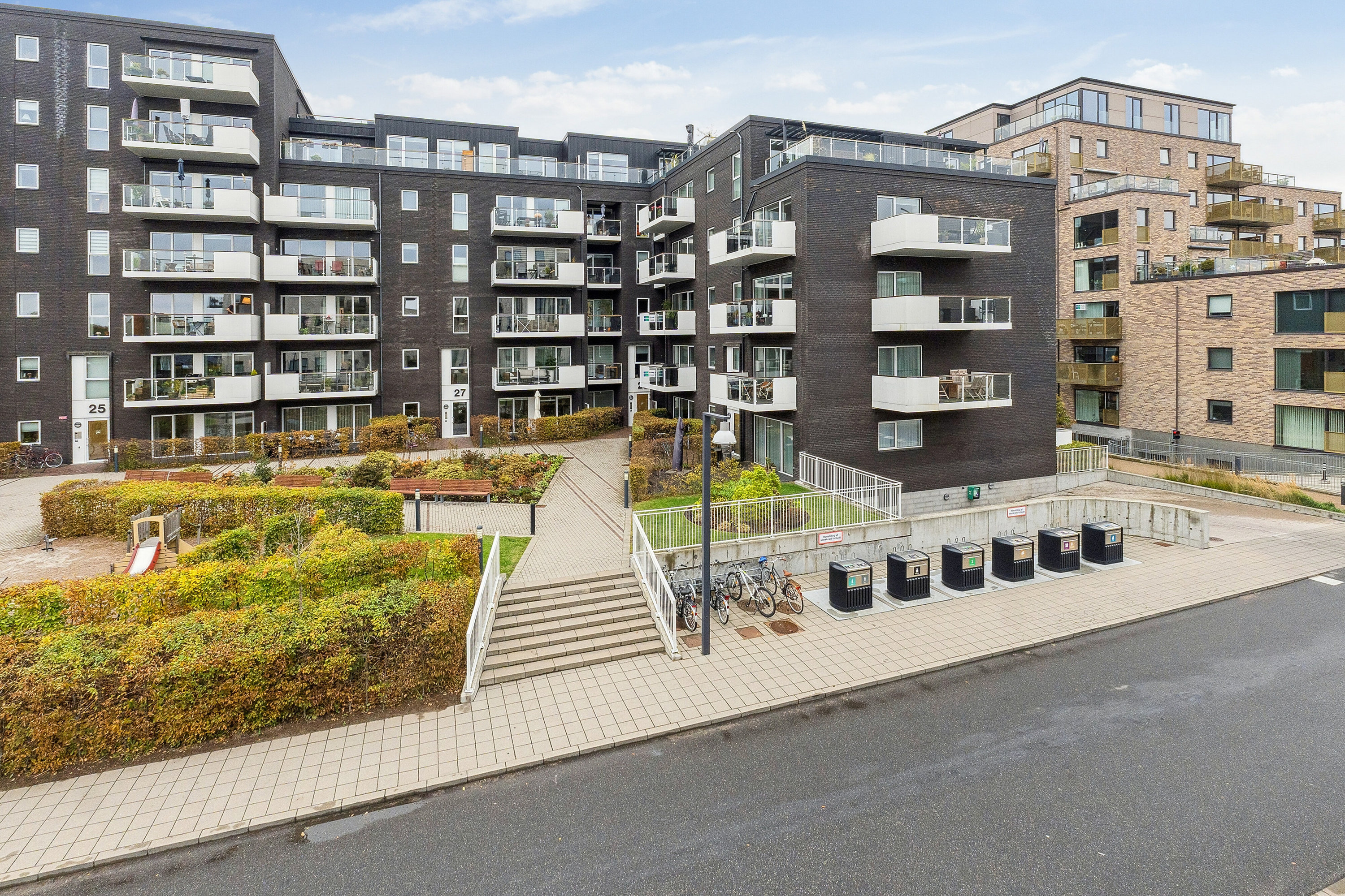 Fremhævet facade billede i fuldskærmstilstand. Billede af Kaffevej 29, 3. th., 2610 Rødovre