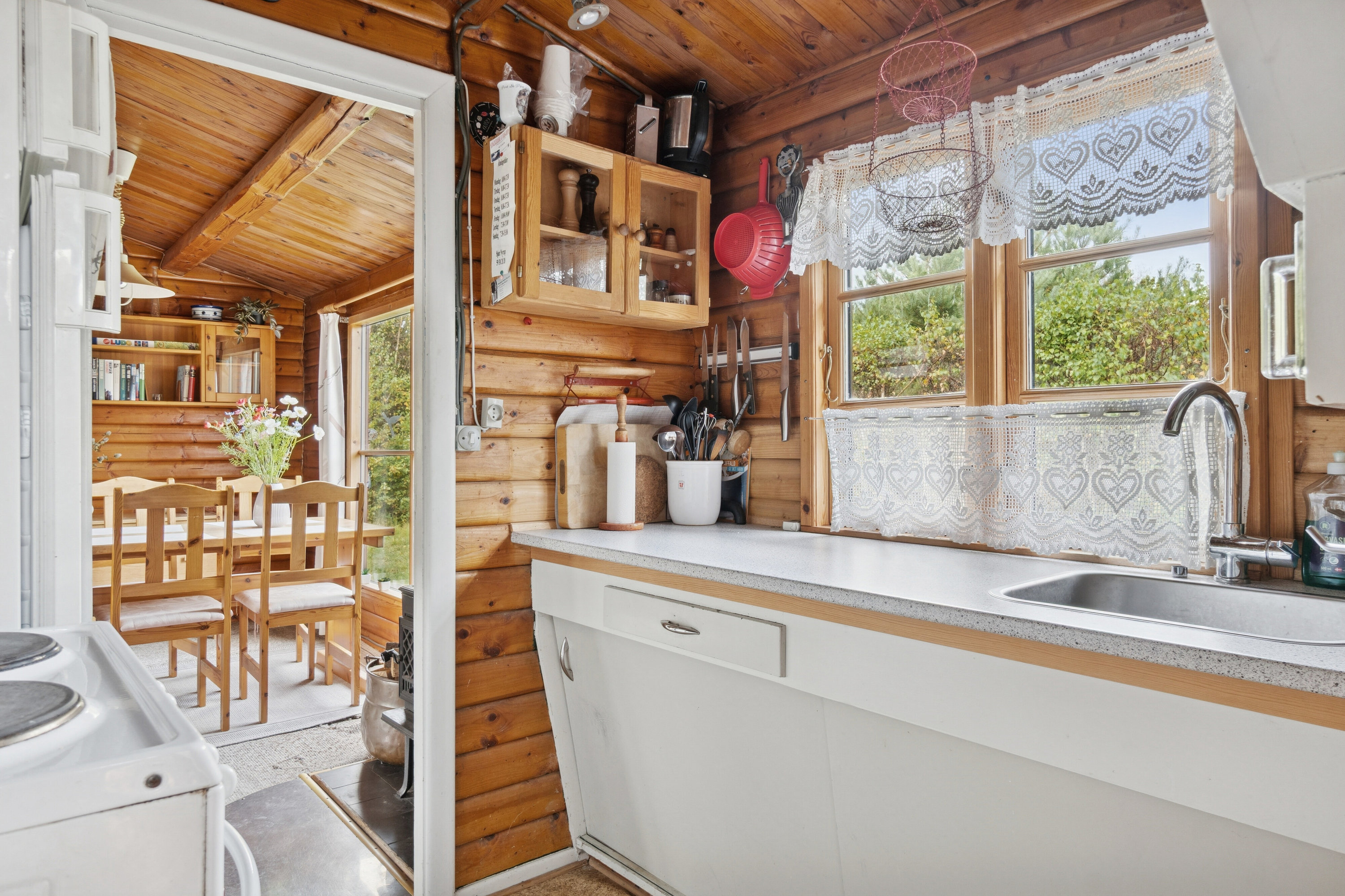 Fremhævet køkken billede i fuldskærmstilstand. Billede af Gudmindrup Strandvej 98, Gudmindrup Lyng, 4573 Højby