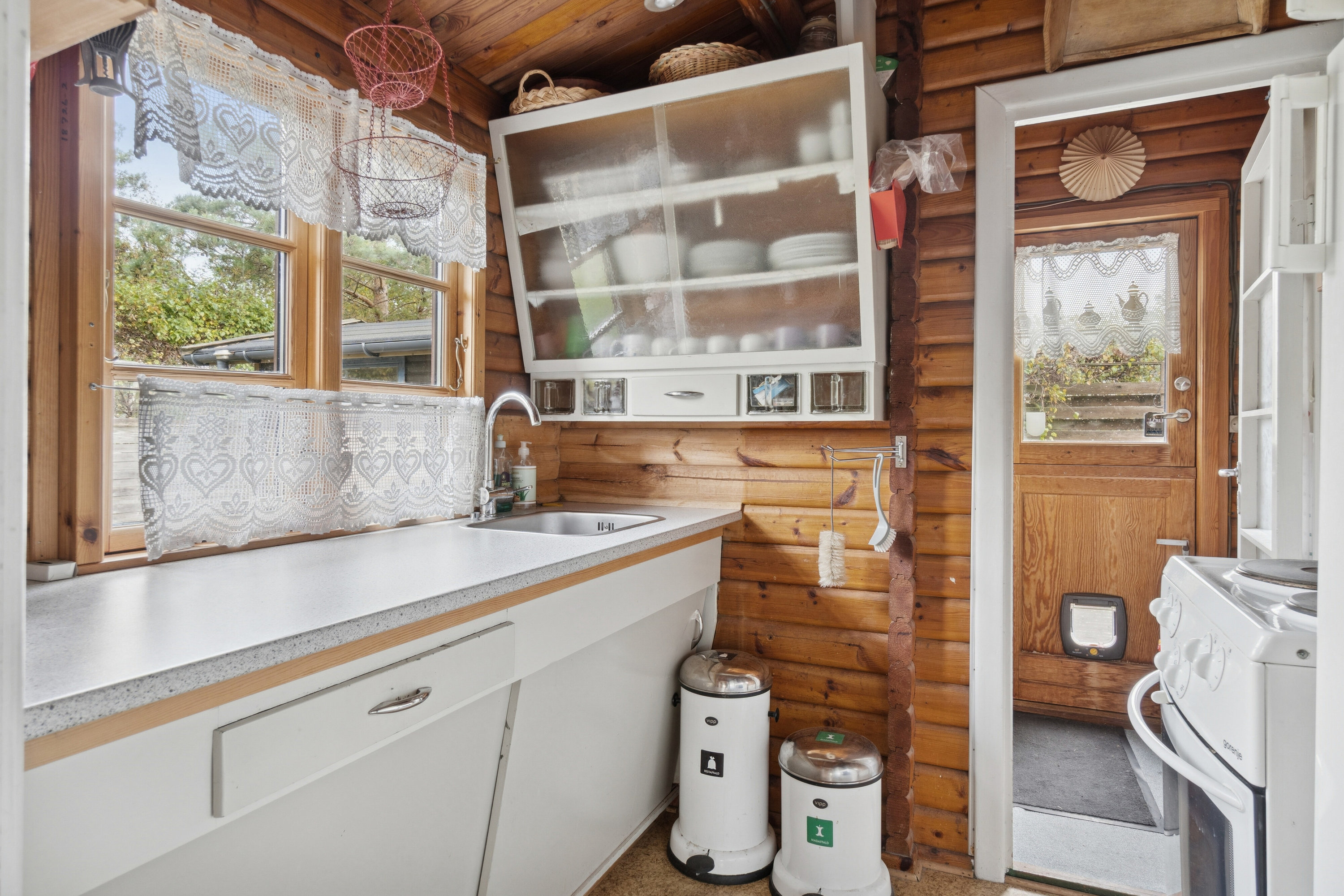 Fremhævet køkken billede i fuldskærmstilstand. Billede af Gudmindrup Strandvej 98, Gudmindrup Lyng, 4573 Højby