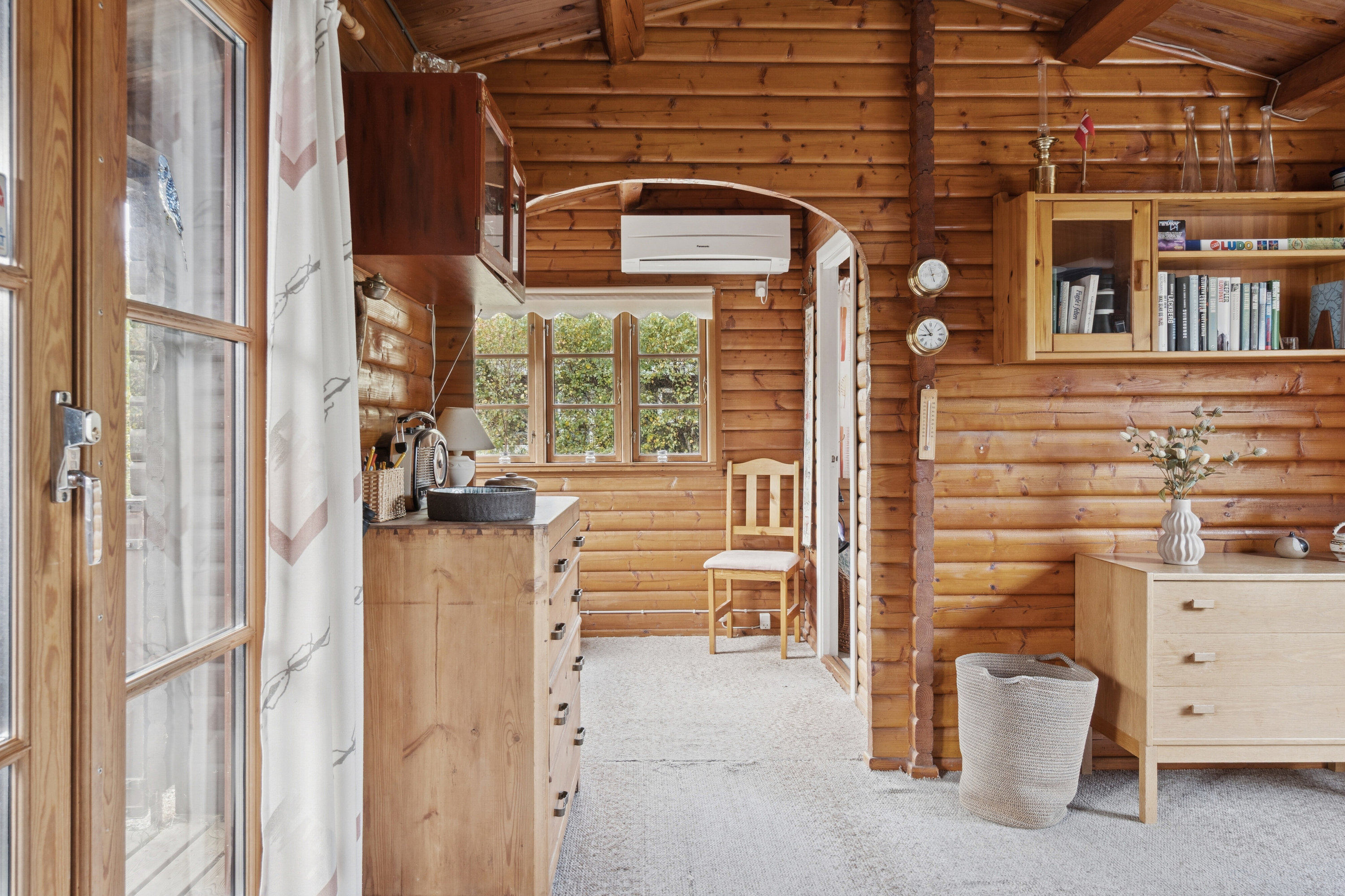 Fremhævet stue billede i fuldskærmstilstand. Billede af Gudmindrup Strandvej 98, Gudmindrup Lyng, 4573 Højby