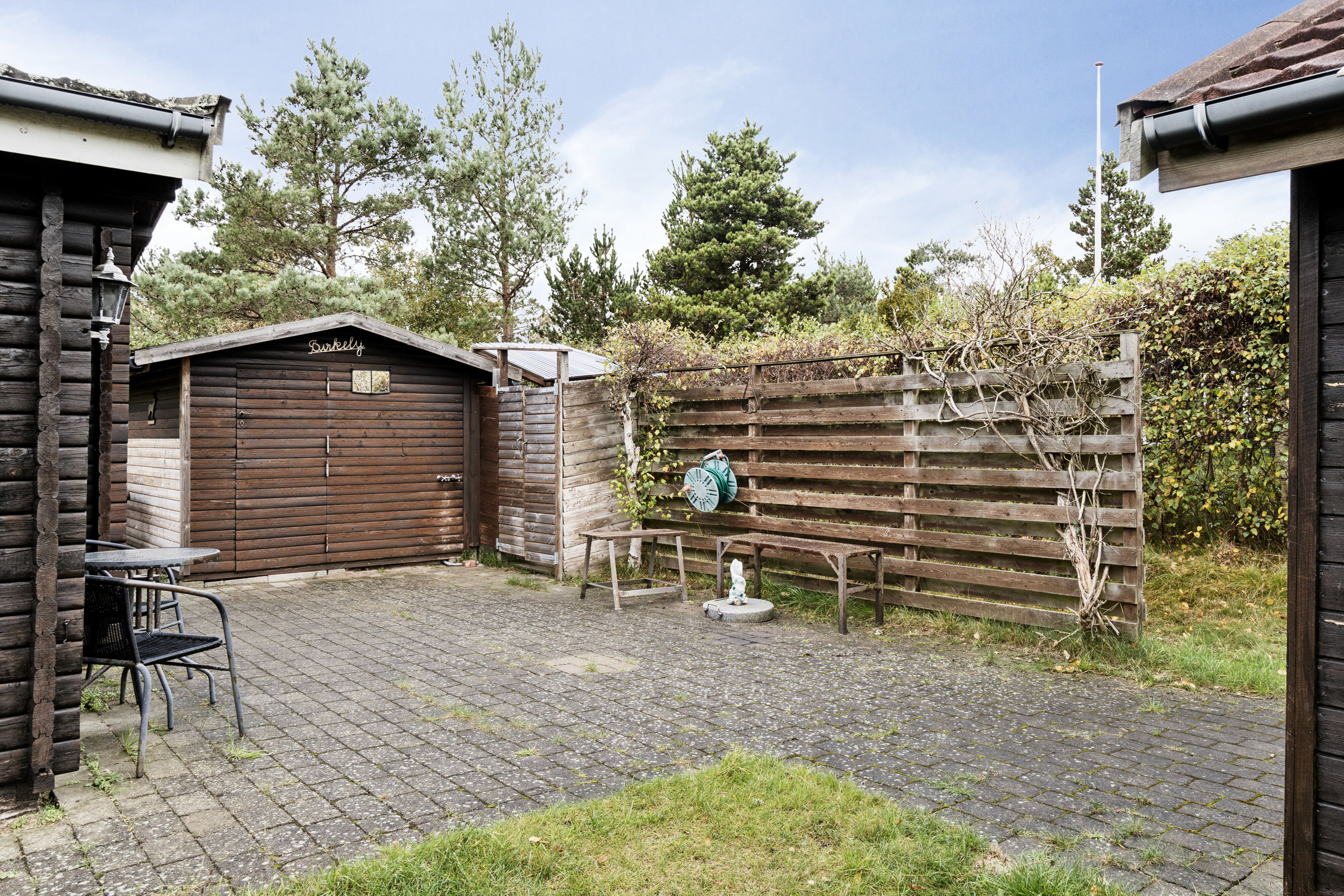 Fremhævet set fra haven billede i fuldskærmstilstand. Billede af Gudmindrup Strandvej 98, Gudmindrup Lyng, 4573 Højby