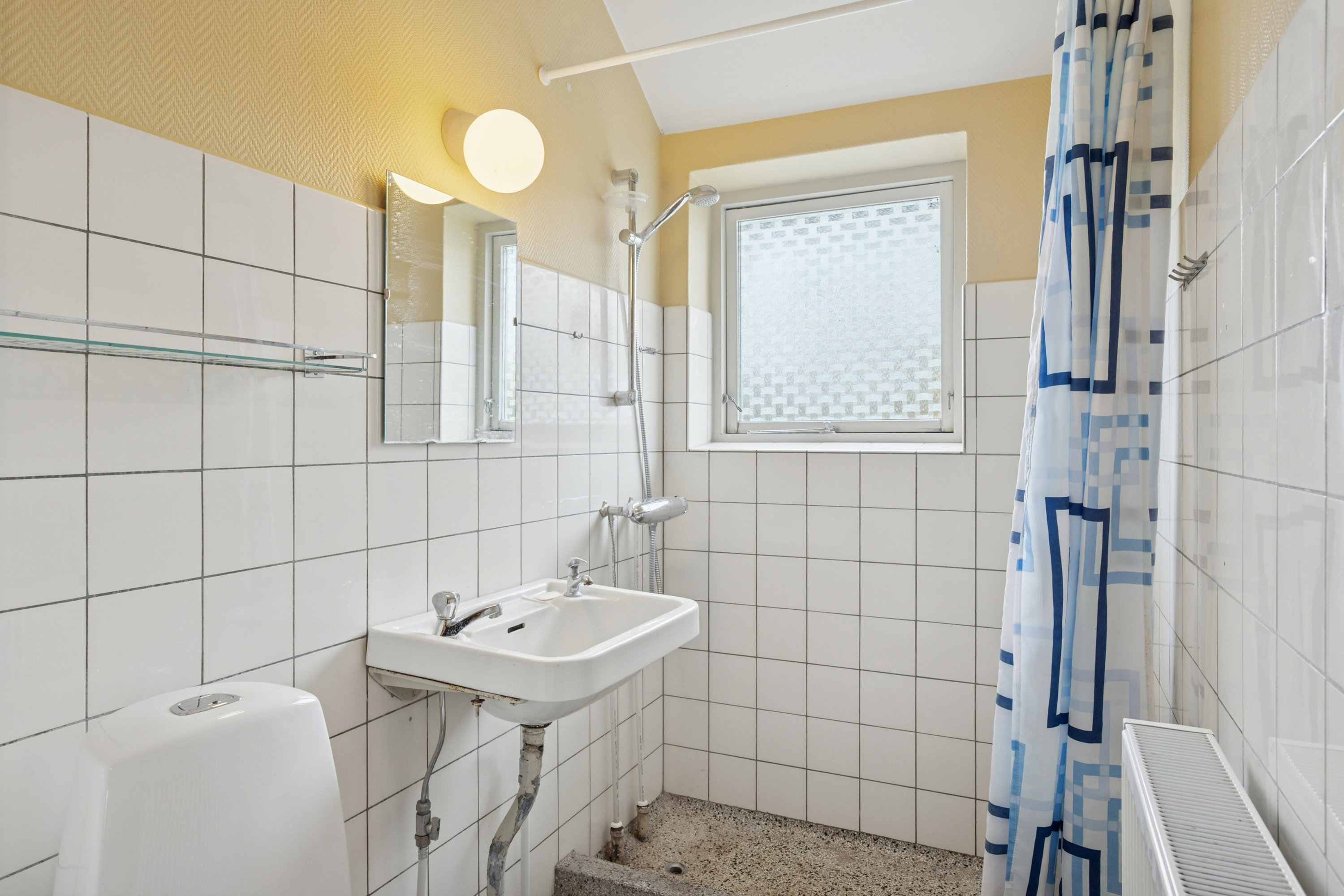 Fremhævet badeværelse billede i fuldskærmstilstand. Billede af Snerlevej 18, 4000 Roskilde