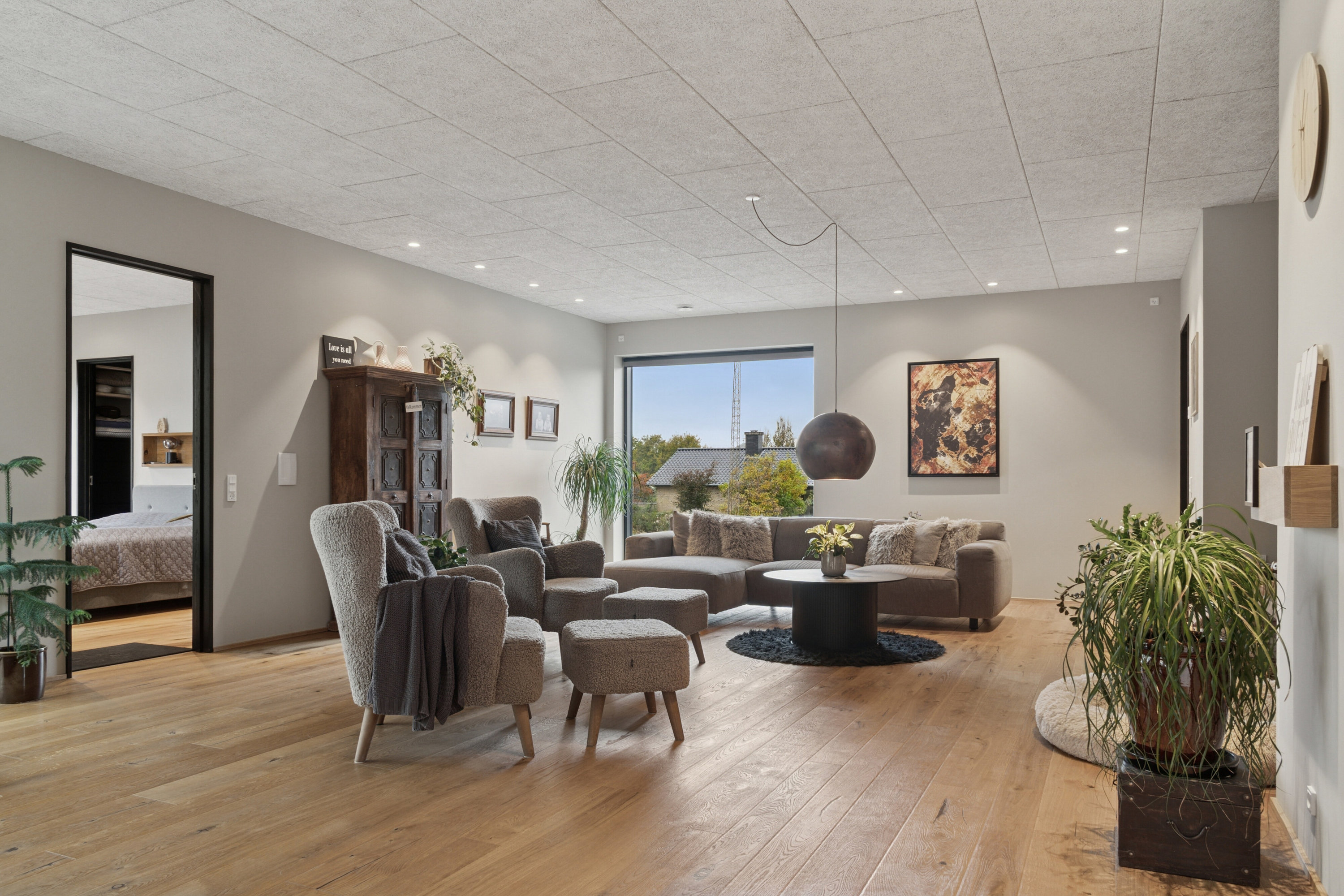 Fremhævet stue billede i fuldskærmstilstand. Billede af Jyllands Allé 111B, 8270 Højbjerg