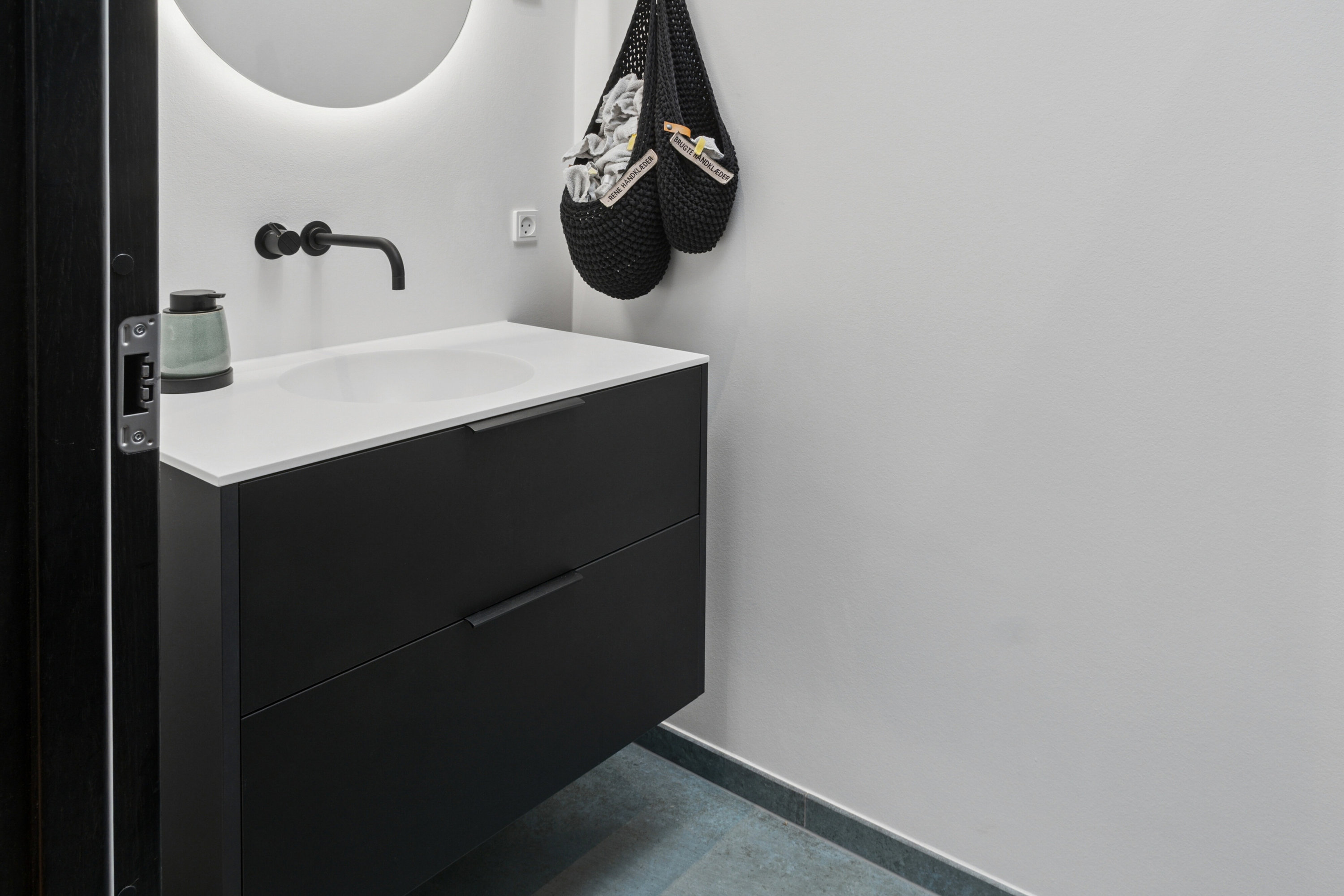 Fremhævet toilet billede i fuldskærmstilstand. Billede af Jyllands Allé 111B, 8270 Højbjerg