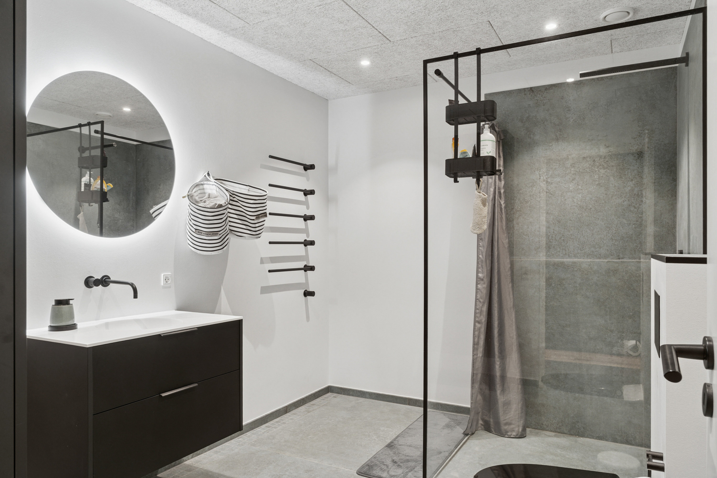 Fremhævet badeværelse billede i fuldskærmstilstand. Billede af Jyllands Allé 111B, 8270 Højbjerg