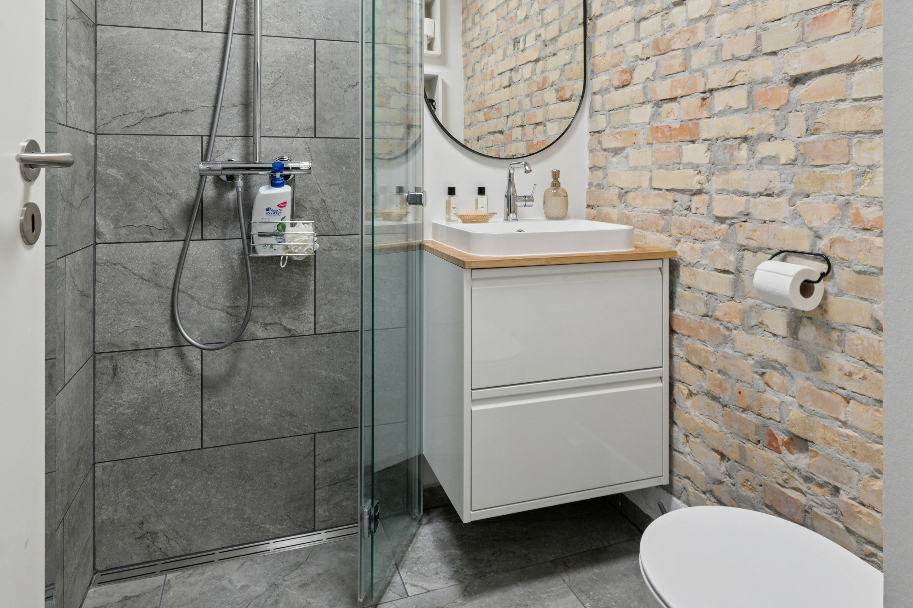 Fremhævet badeværelse billede i fuldskærmstilstand. Billede af Bibliotekvej 30, 2650 Hvidovre