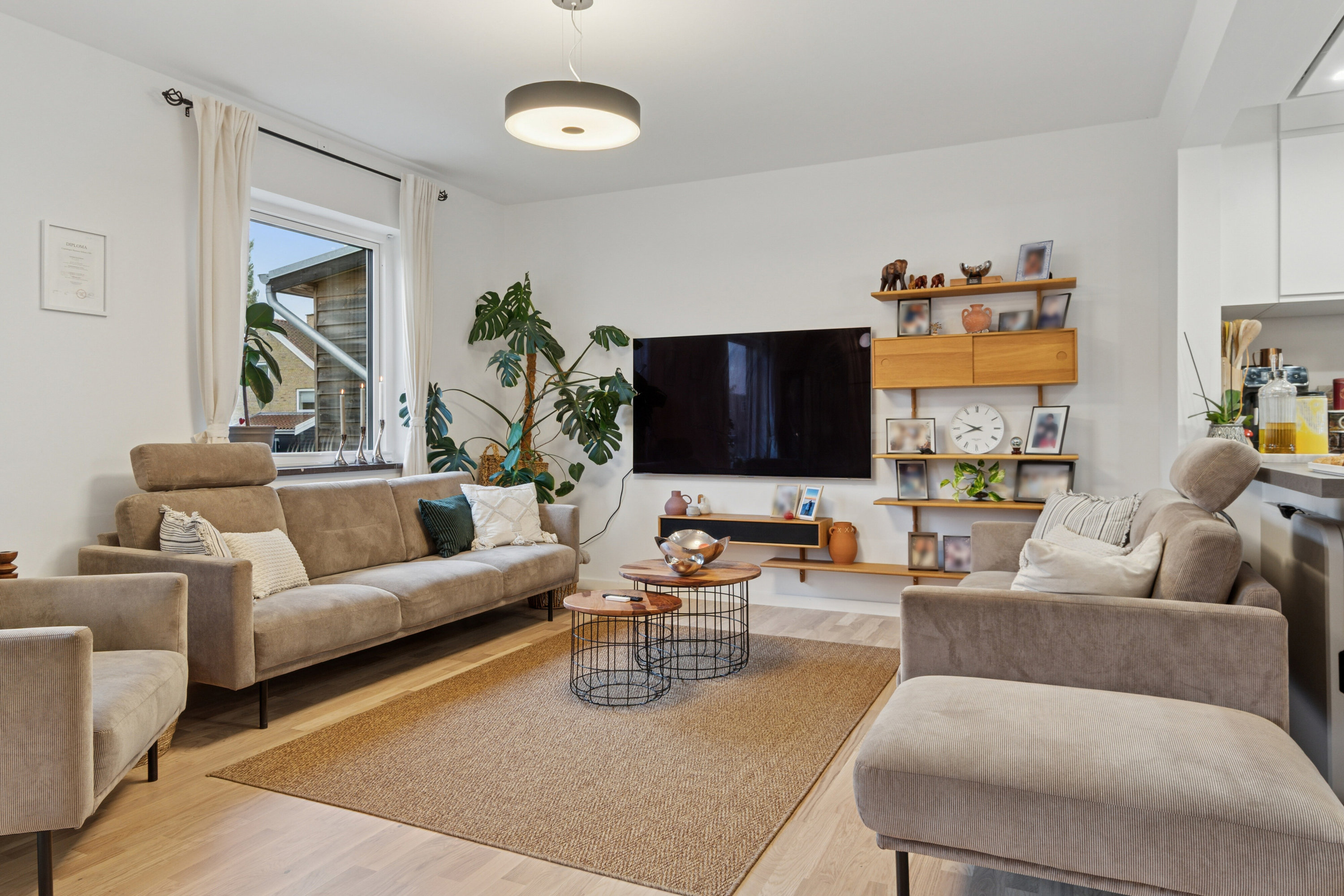 Fremhævet stue billede i fuldskærmstilstand. Billede af Bibliotekvej 30, 2650 Hvidovre