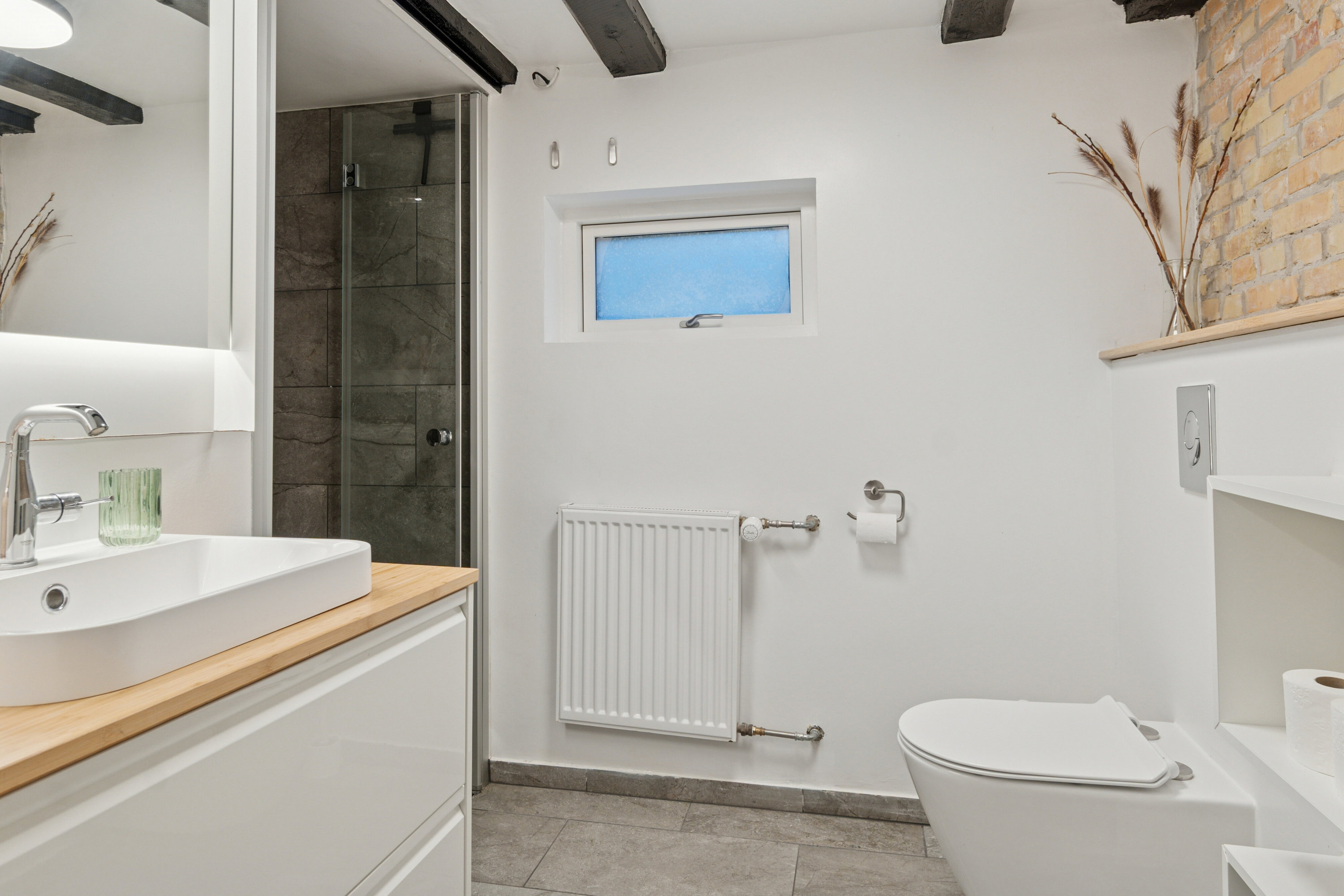 Fremhævet badeværelse billede i fuldskærmstilstand. Billede af Bibliotekvej 30, 2650 Hvidovre