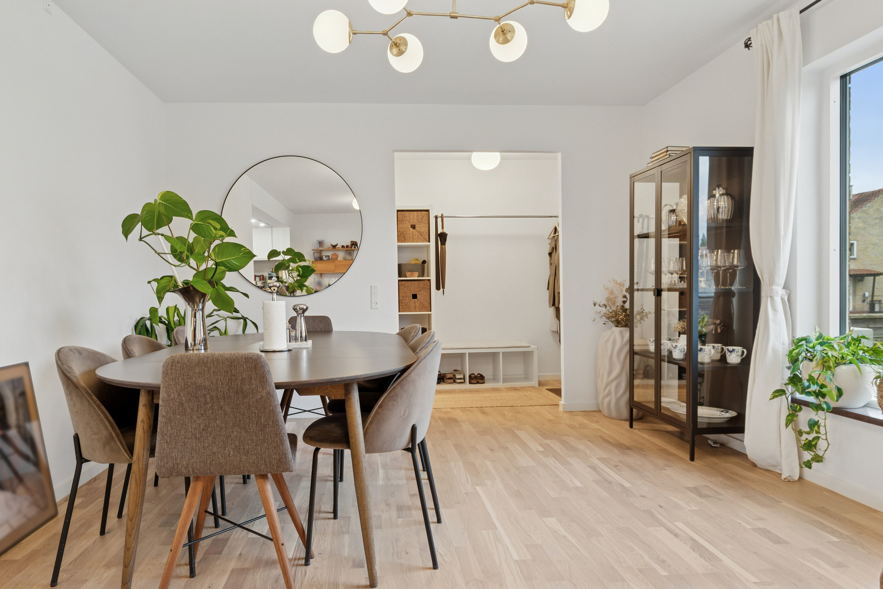 Fremhævet spisestue billede i fuldskærmstilstand. Billede af Bibliotekvej 30, 2650 Hvidovre