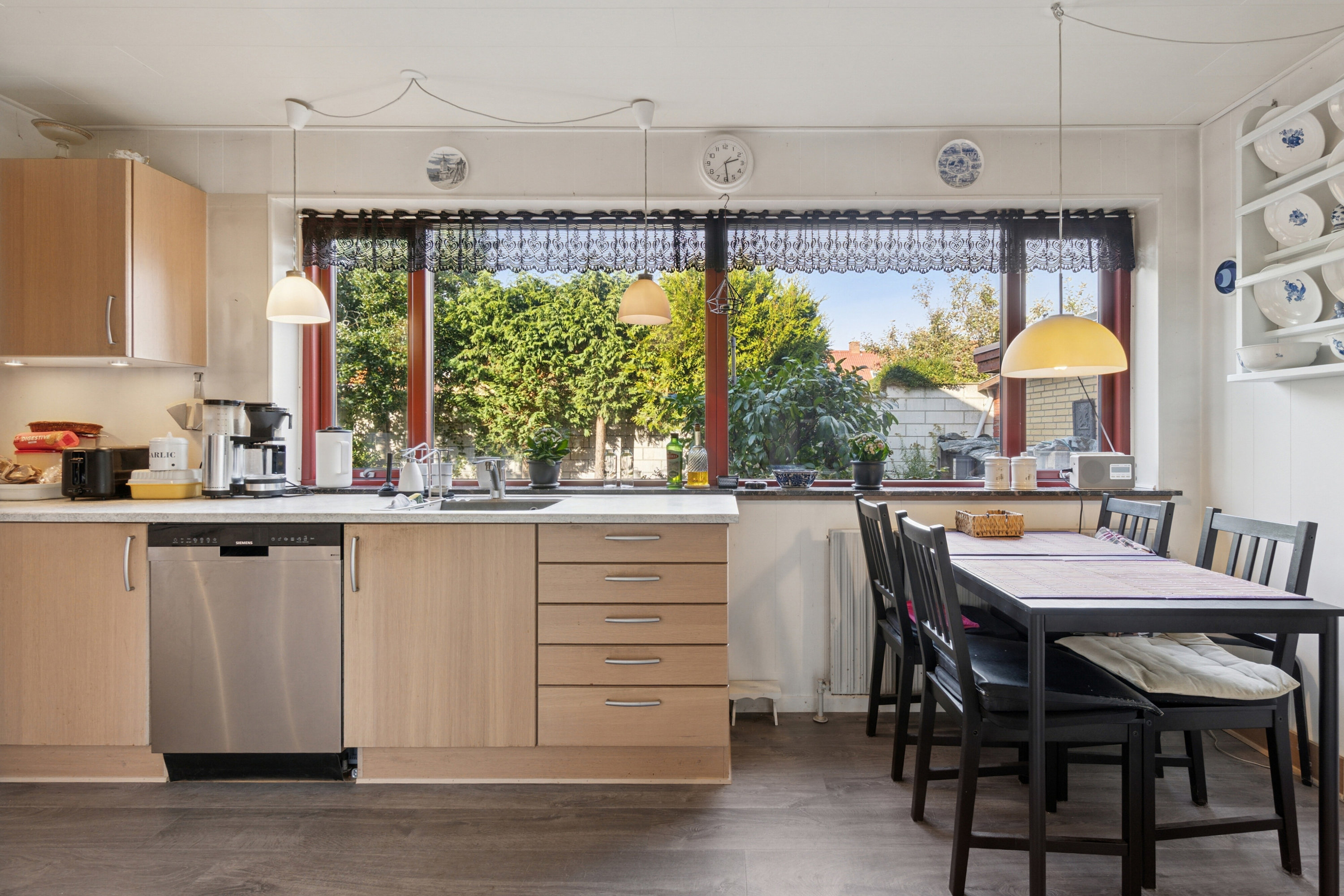 Fremhævet køkken billede i fuldskærmstilstand. Billede af Pingels Alle 72, Rønne, 3700 Rønne