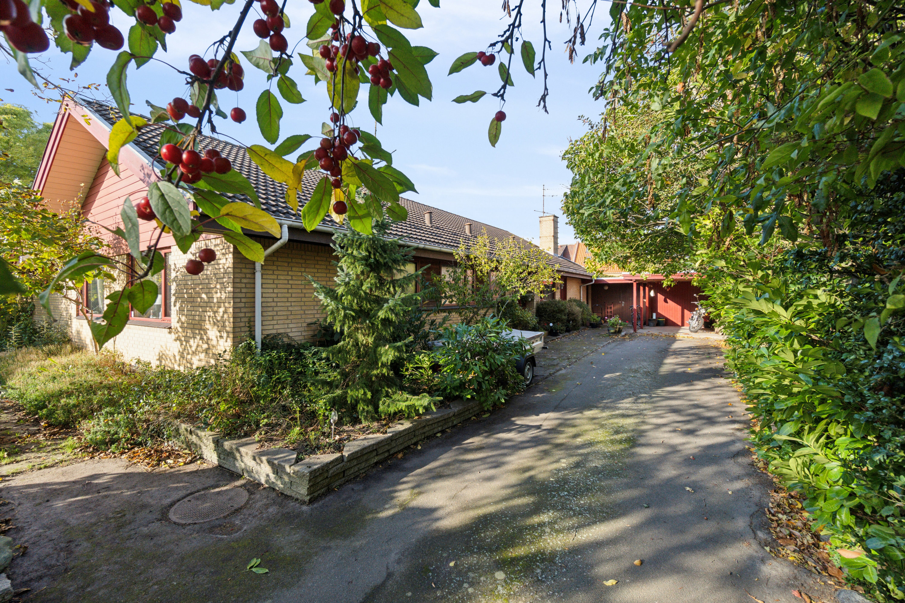 Fremhævet udendørs billede i fuldskærmstilstand. Billede af Pingels Alle 72, Rønne, 3700 Rønne