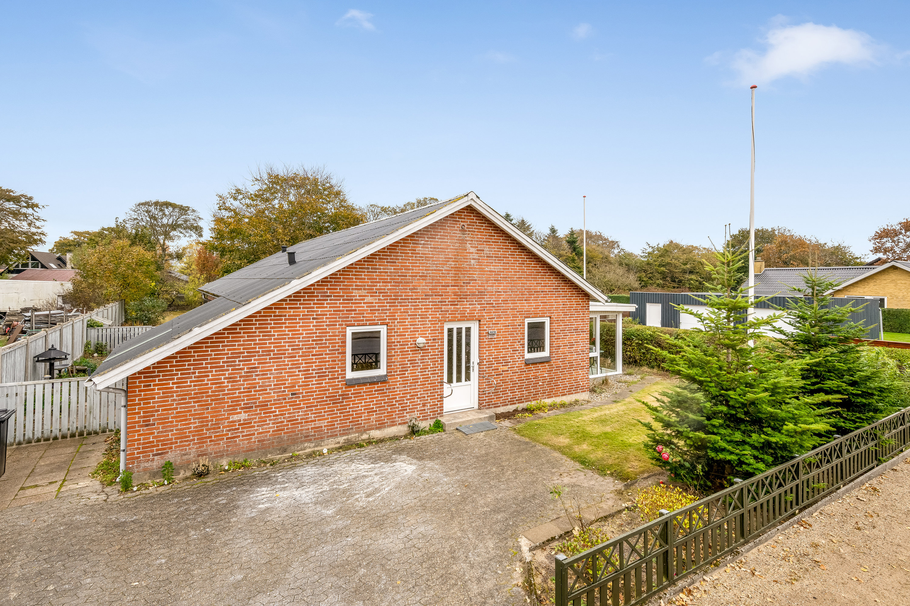 Miniaturebillede 1: facade. Billede af Tjørnevej 17, 6880 Tarm