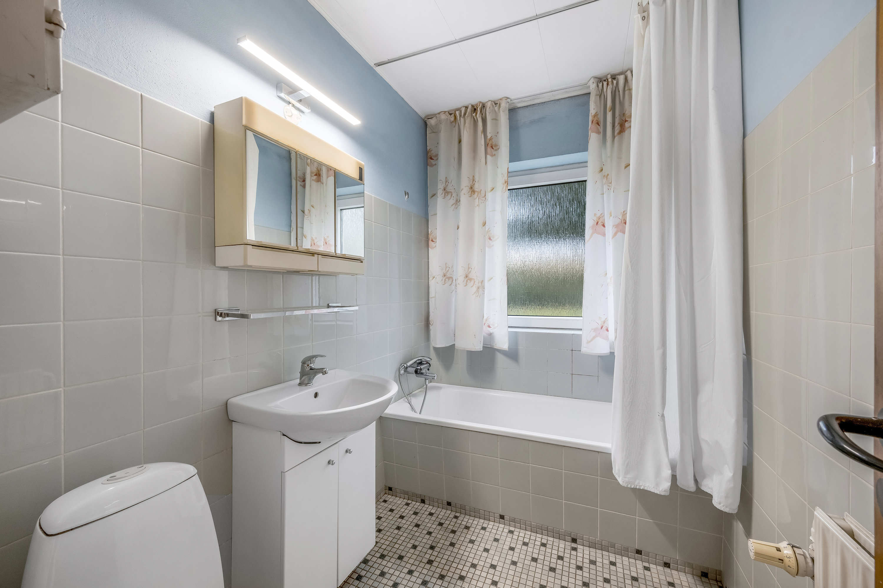 Fremhævet badeværelse billede i fuldskærmstilstand. Billede af Tjørnevej 17, 6880 Tarm