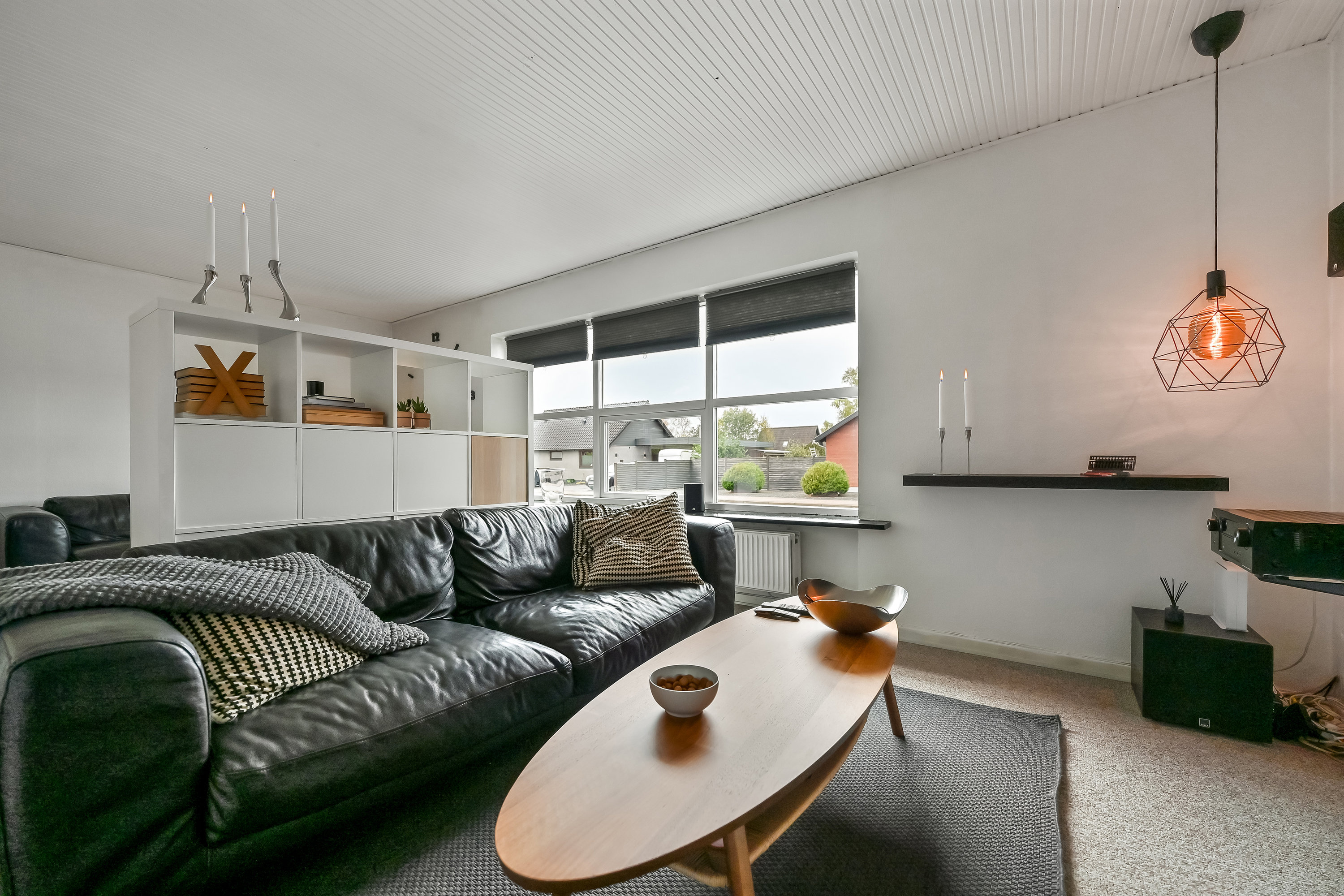 Fremhævet stue billede i fuldskærmstilstand. Billede af Nyvangsvej 14, Lind, 7400 Herning