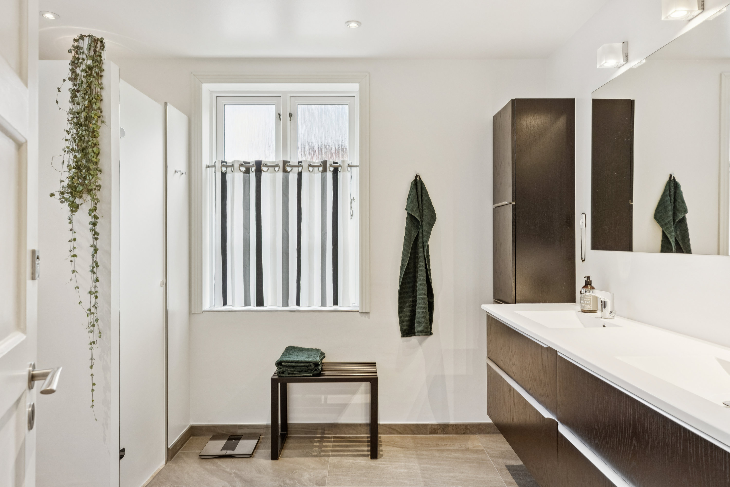 Fremhævet badeværelse billede i fuldskærmstilstand. Billede af Ribevej 46, Egebæk, 6760 Ribe