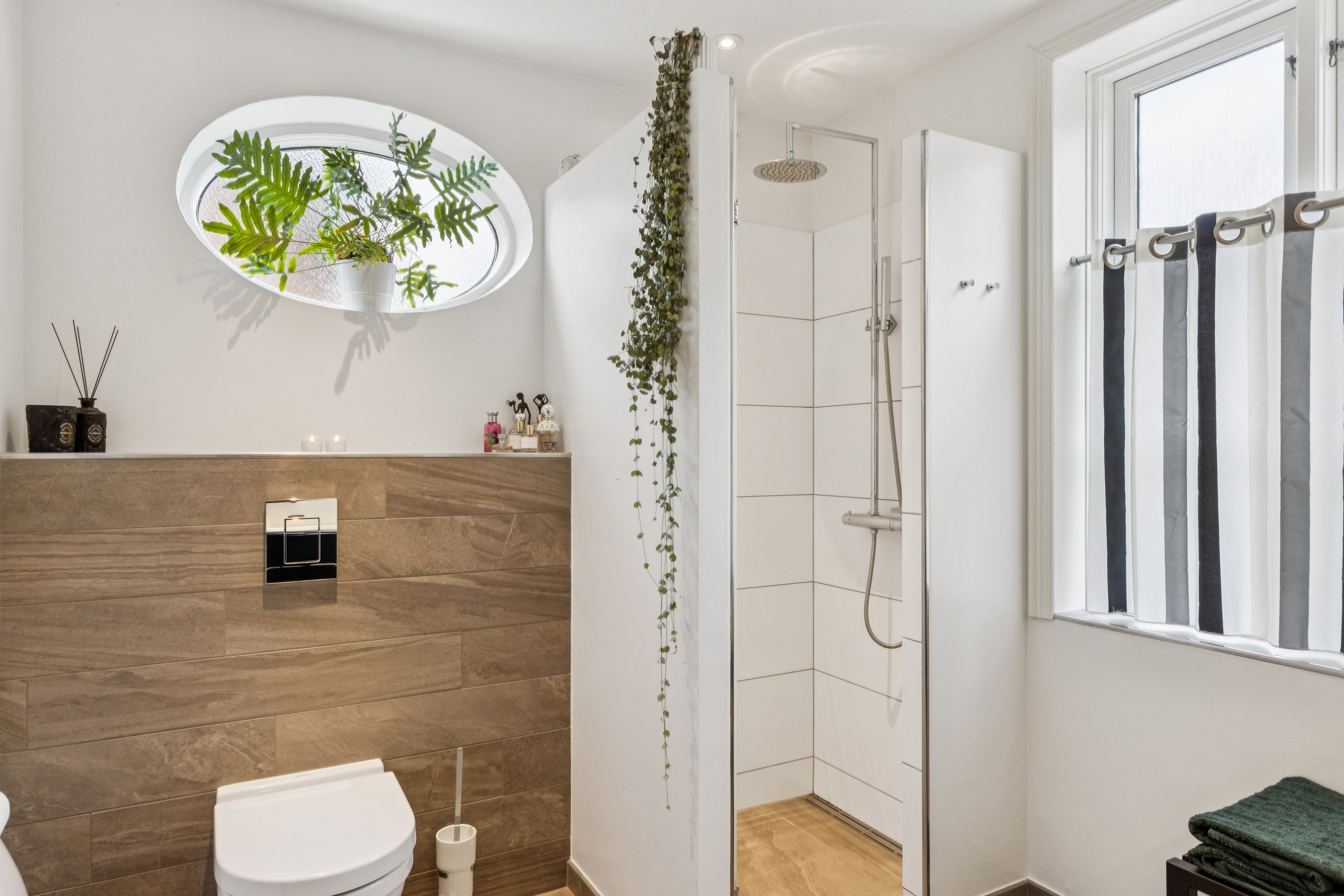 Fremhævet badeværelse billede i fuldskærmstilstand. Billede af Ribevej 46, Egebæk, 6760 Ribe