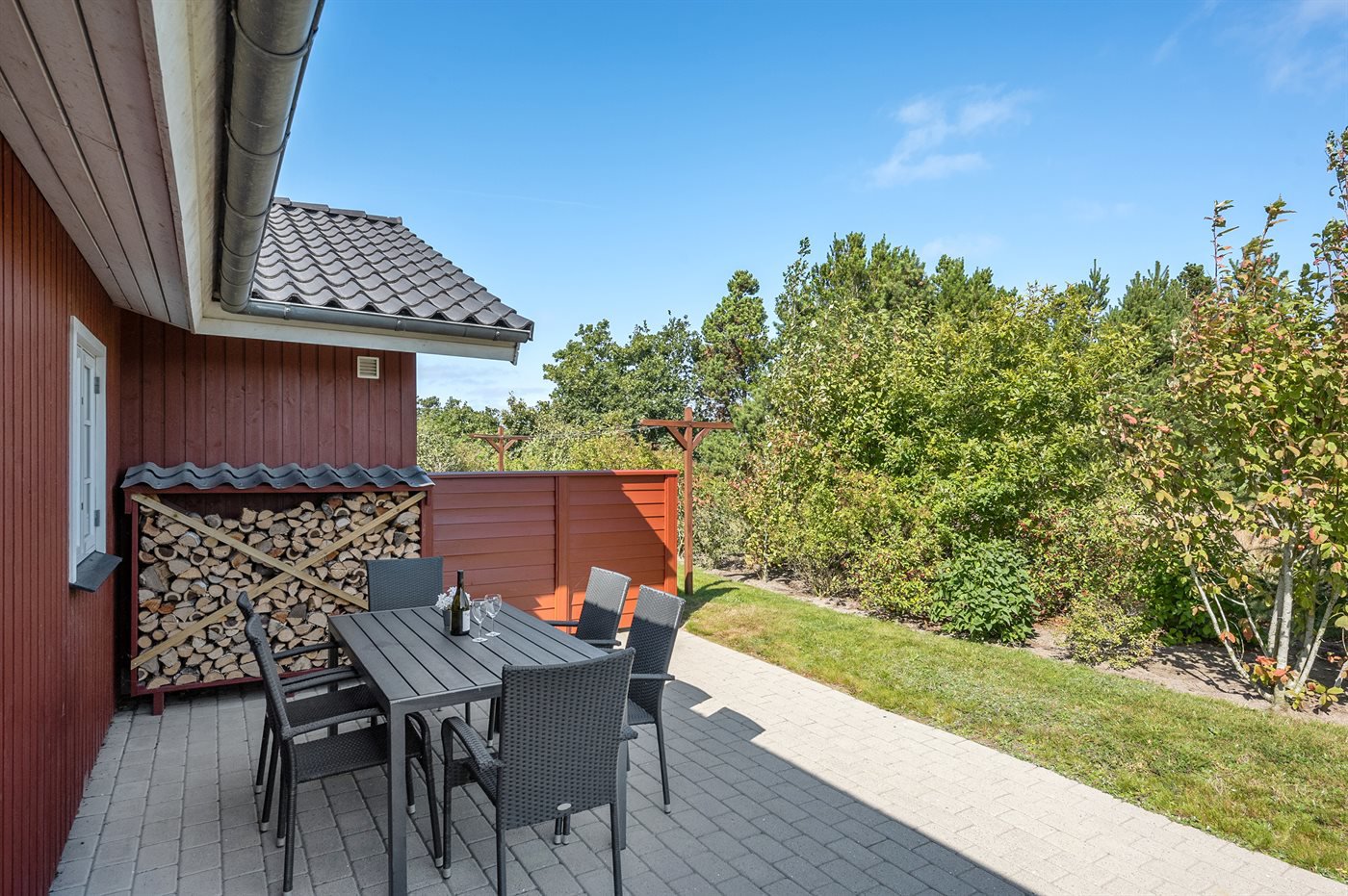 Fremhævet terrasse  billede i fuldskærmstilstand. Billede af Syrenvej 75, Stauning, 6900 Skjern