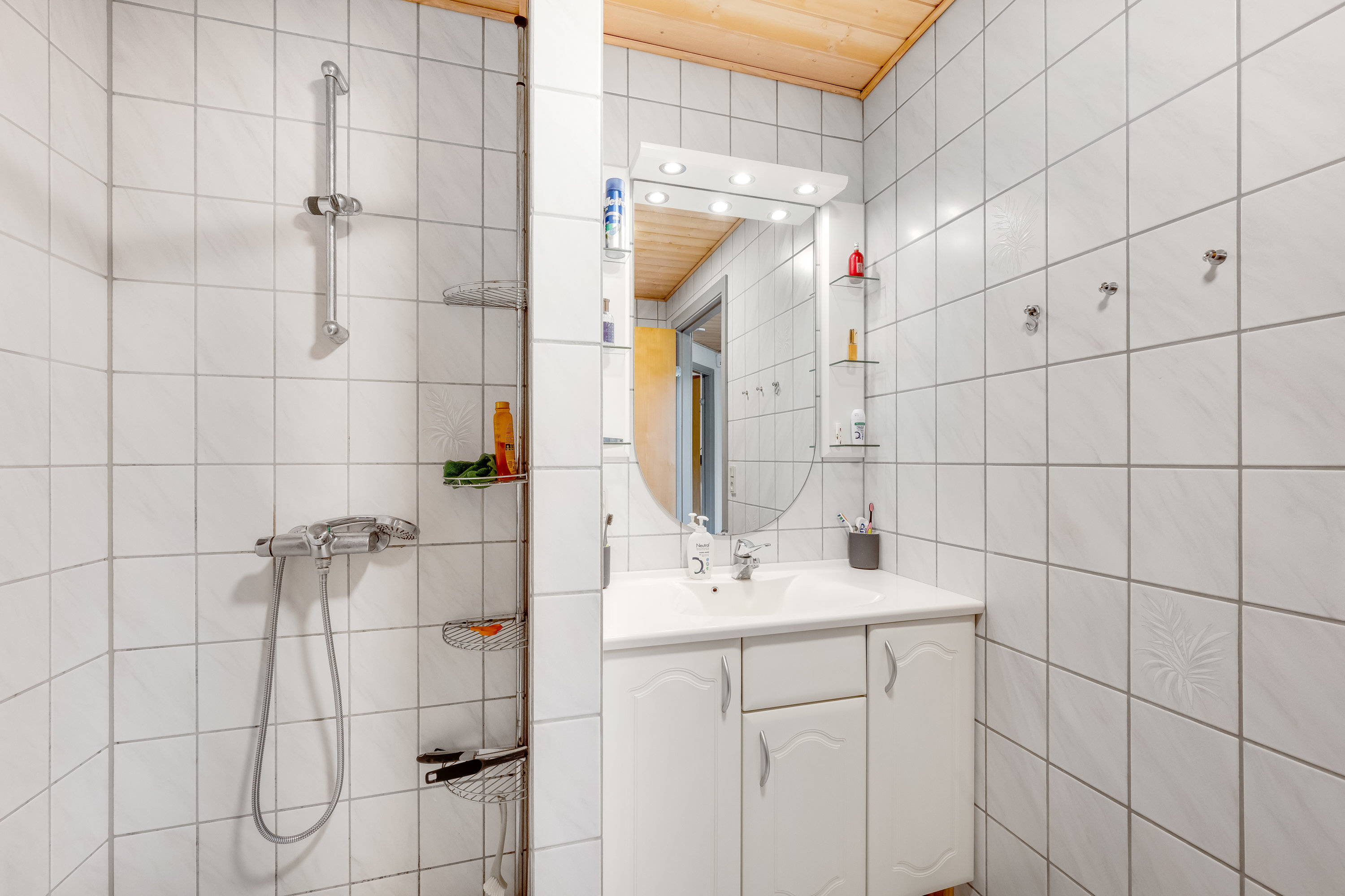 Fremhævet badeværelse billede i fuldskærmstilstand. Billede af Parkalle 5B, Lunde, 6830 Nørre Nebel