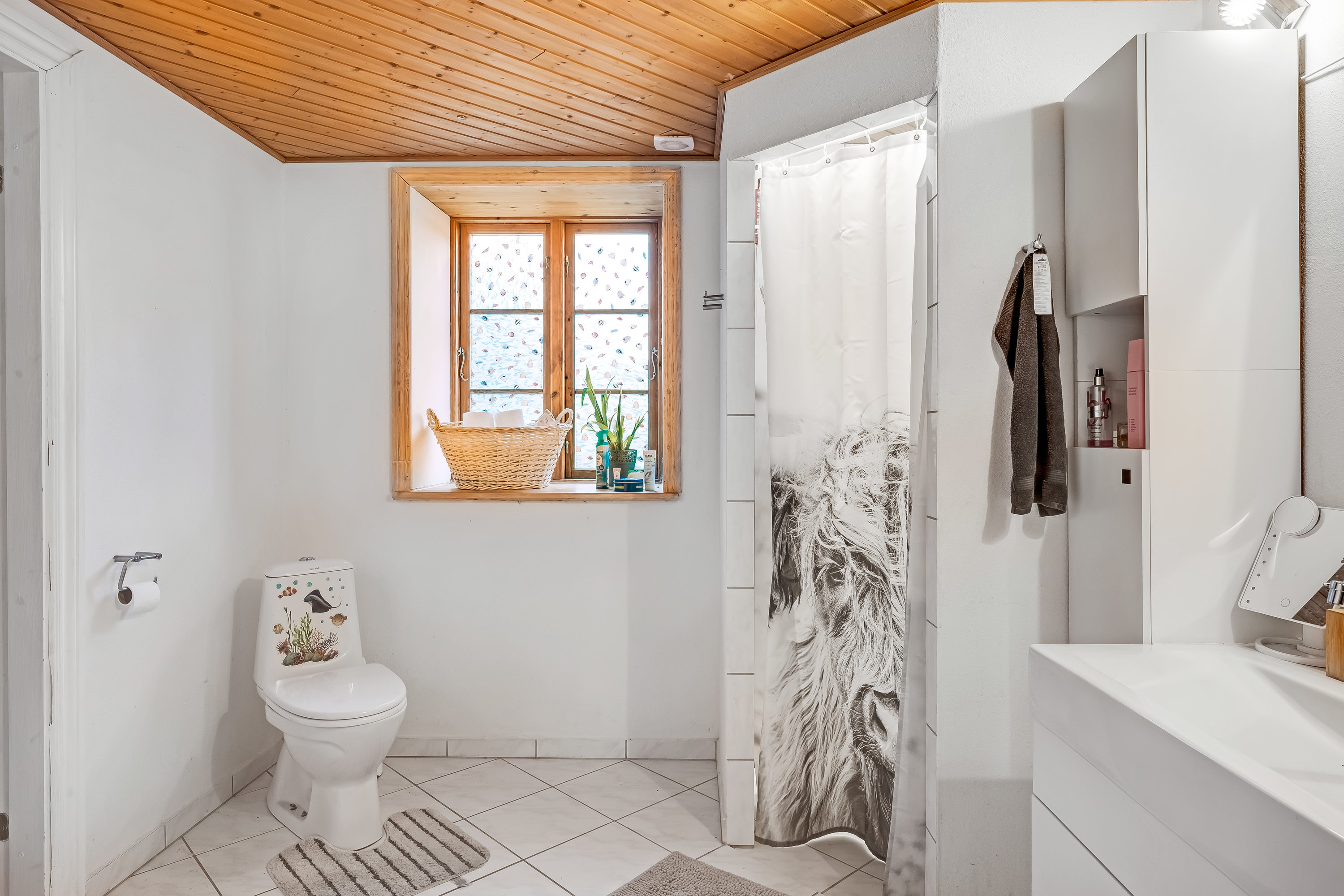 Fremhævet badeværelse billede i fuldskærmstilstand. Billede af Fogderup Bygade 19, 6372 Bylderup-Bov