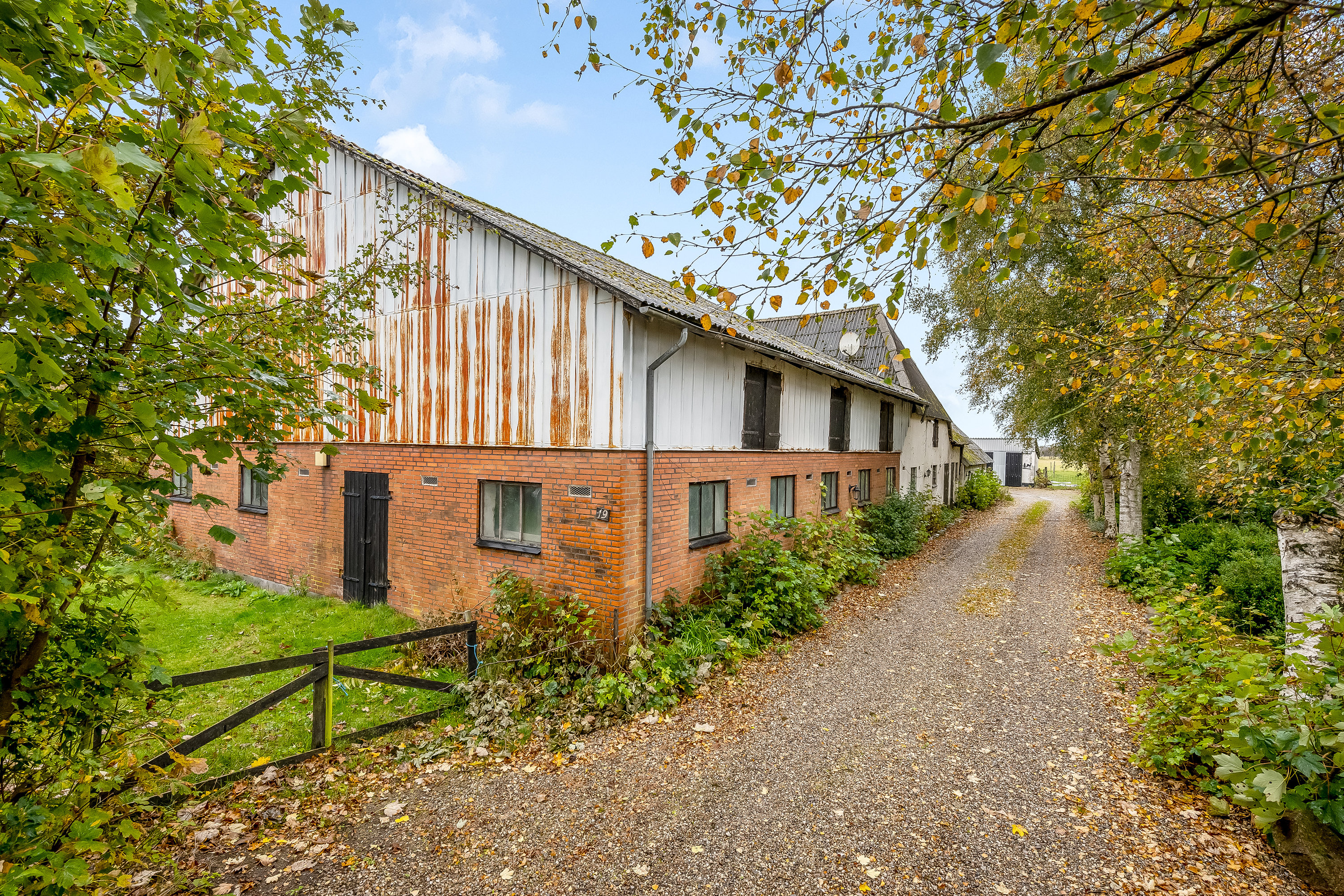 Fremhævet gårdmiljø billede i fuldskærmstilstand. Billede af Fogderup Bygade 19, 6372 Bylderup-Bov