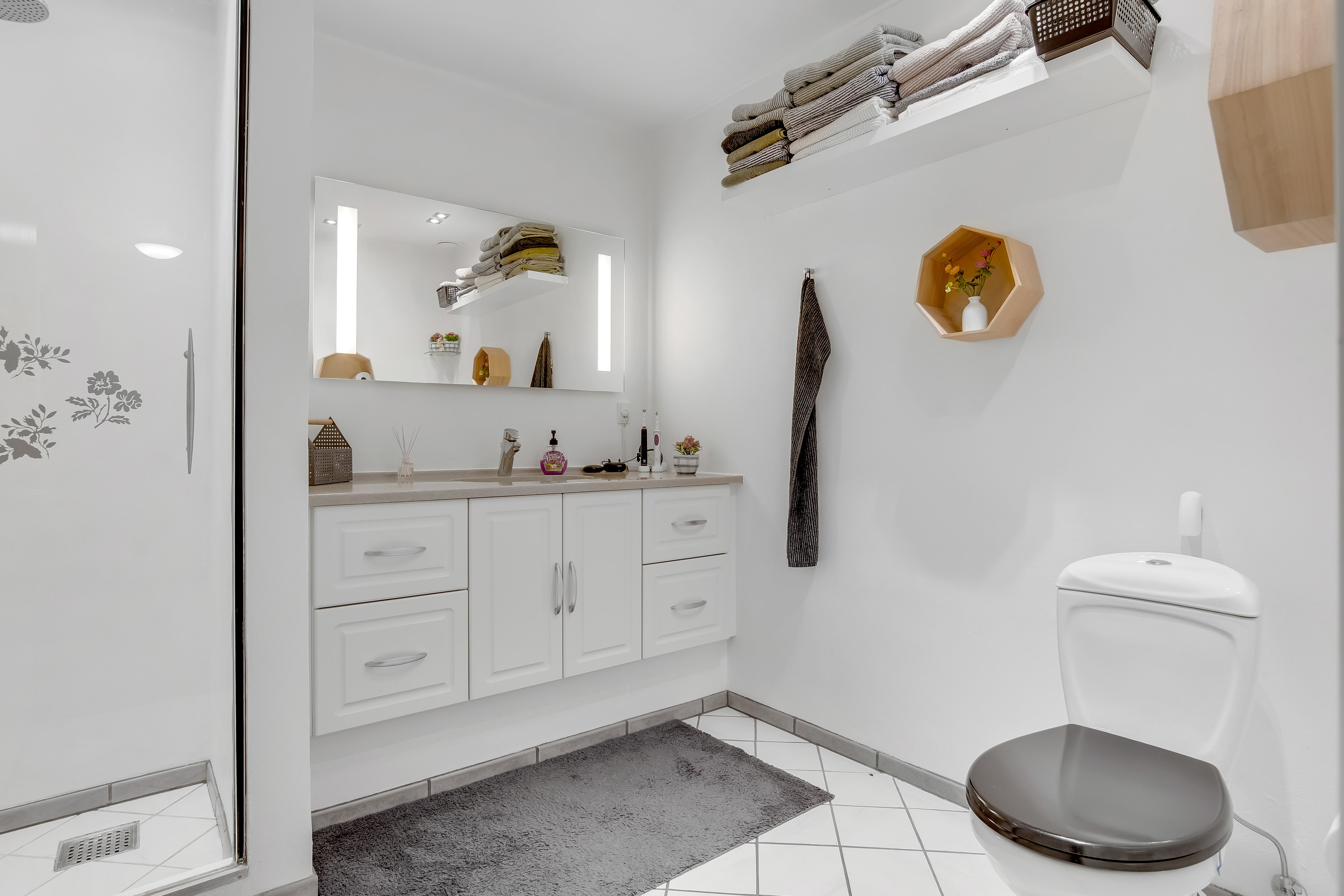 Fremhævet badeværelse billede i fuldskærmstilstand. Billede af Emil Reesens Vej 41, 7500 Holstebro