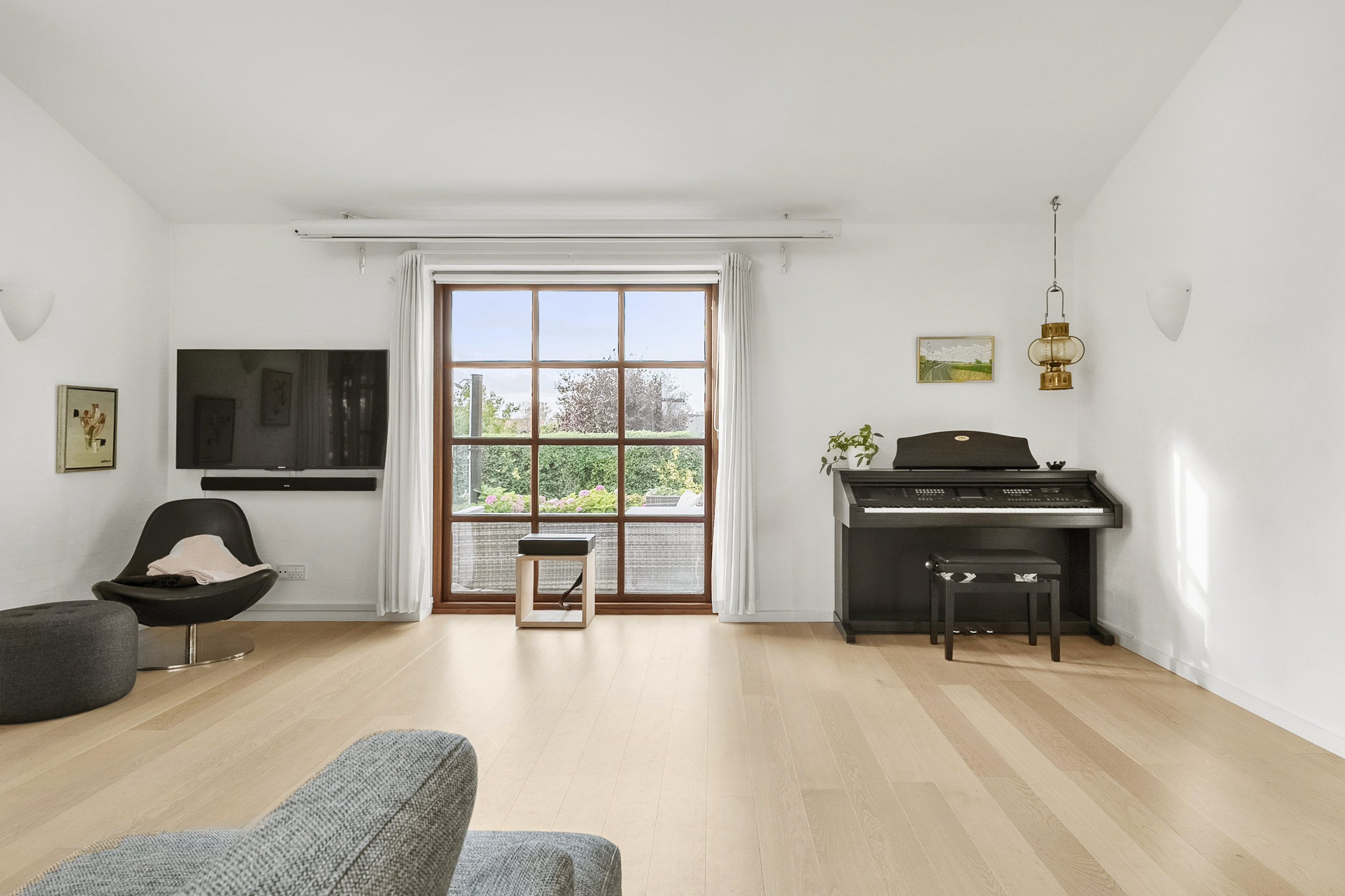 Fremhævet stue billede i fuldskærmstilstand. Billede af Byvangen 96, 8700 Horsens