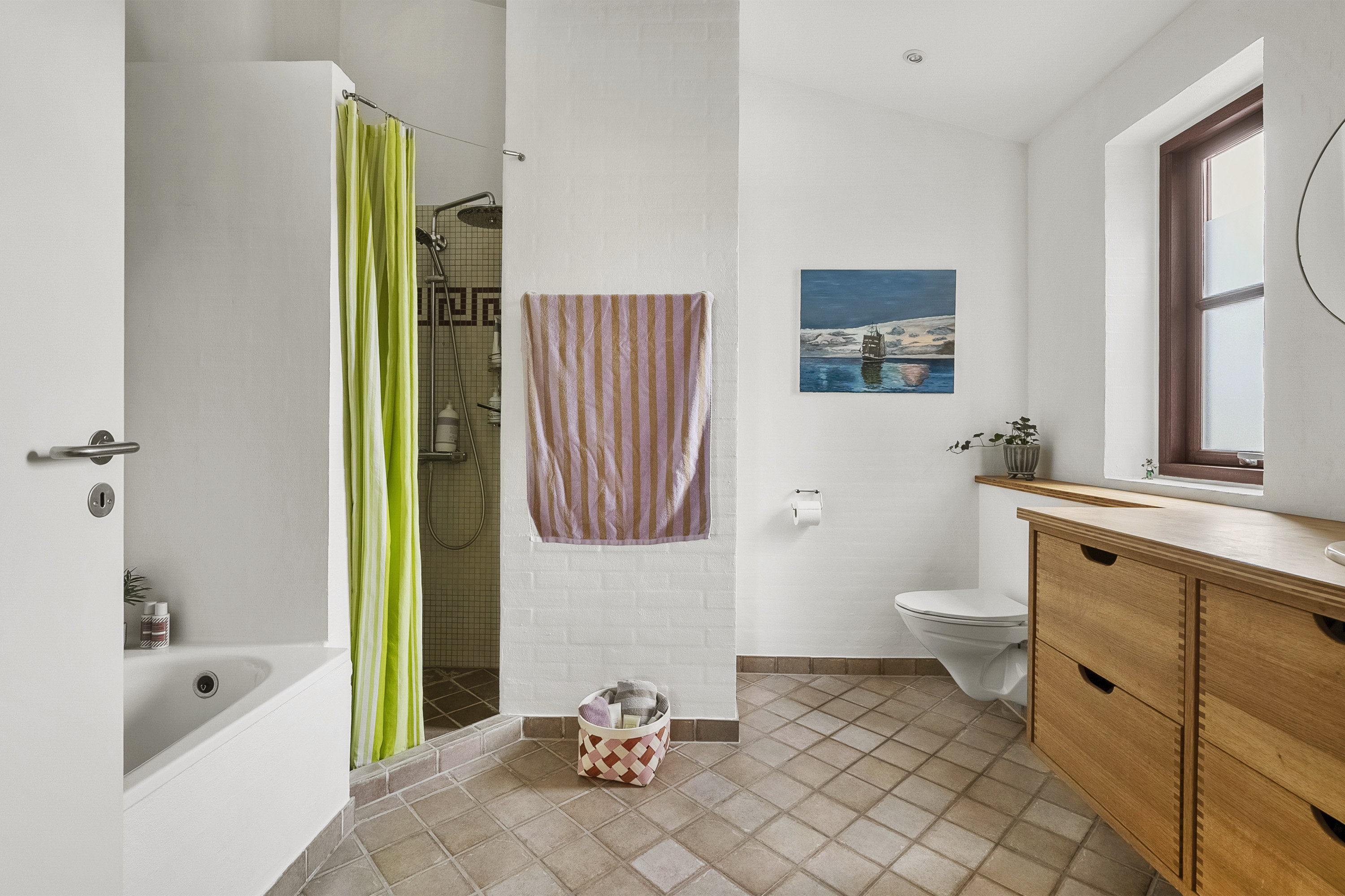 Fremhævet badeværelse billede i fuldskærmstilstand. Billede af Byvangen 96, 8700 Horsens