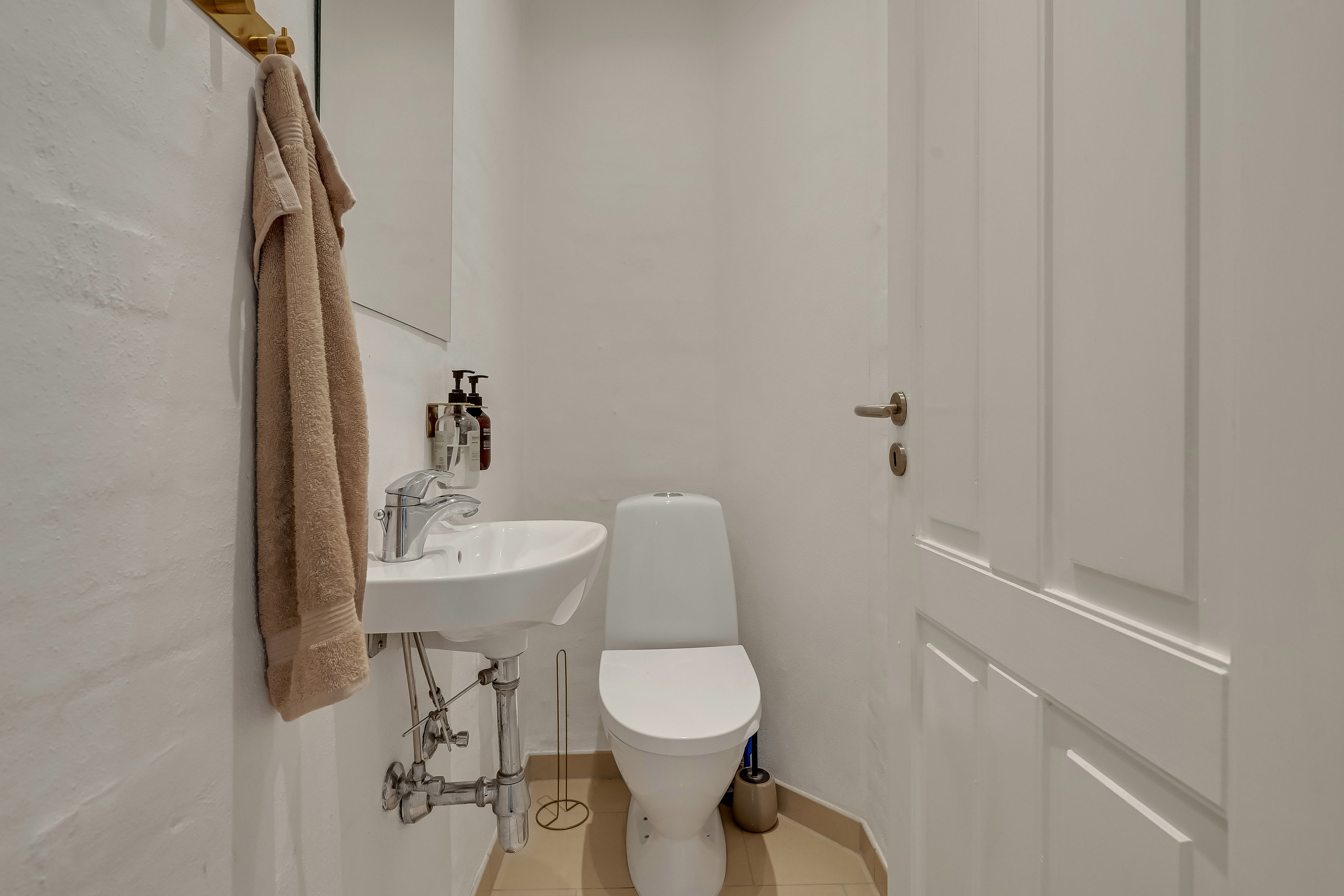 Fremhævet toilet billede i fuldskærmstilstand. Billede af Stormgade 82, 6700 Esbjerg