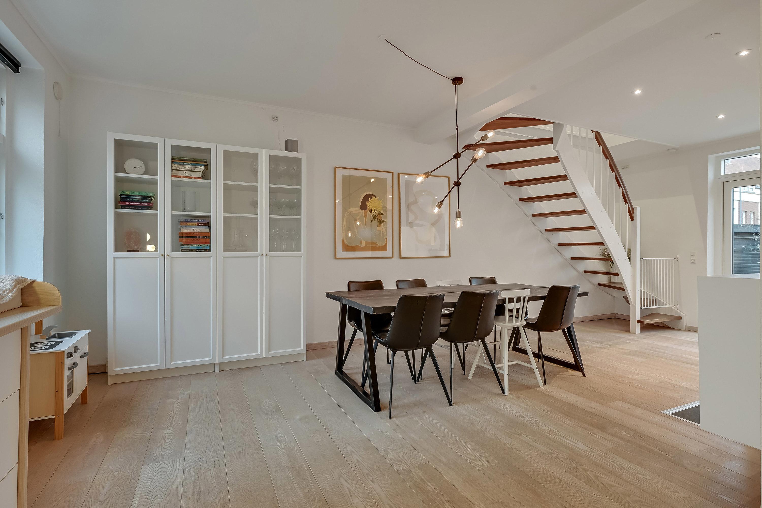 Fremhævet stue billede i fuldskærmstilstand. Billede af Stormgade 82, 6700 Esbjerg