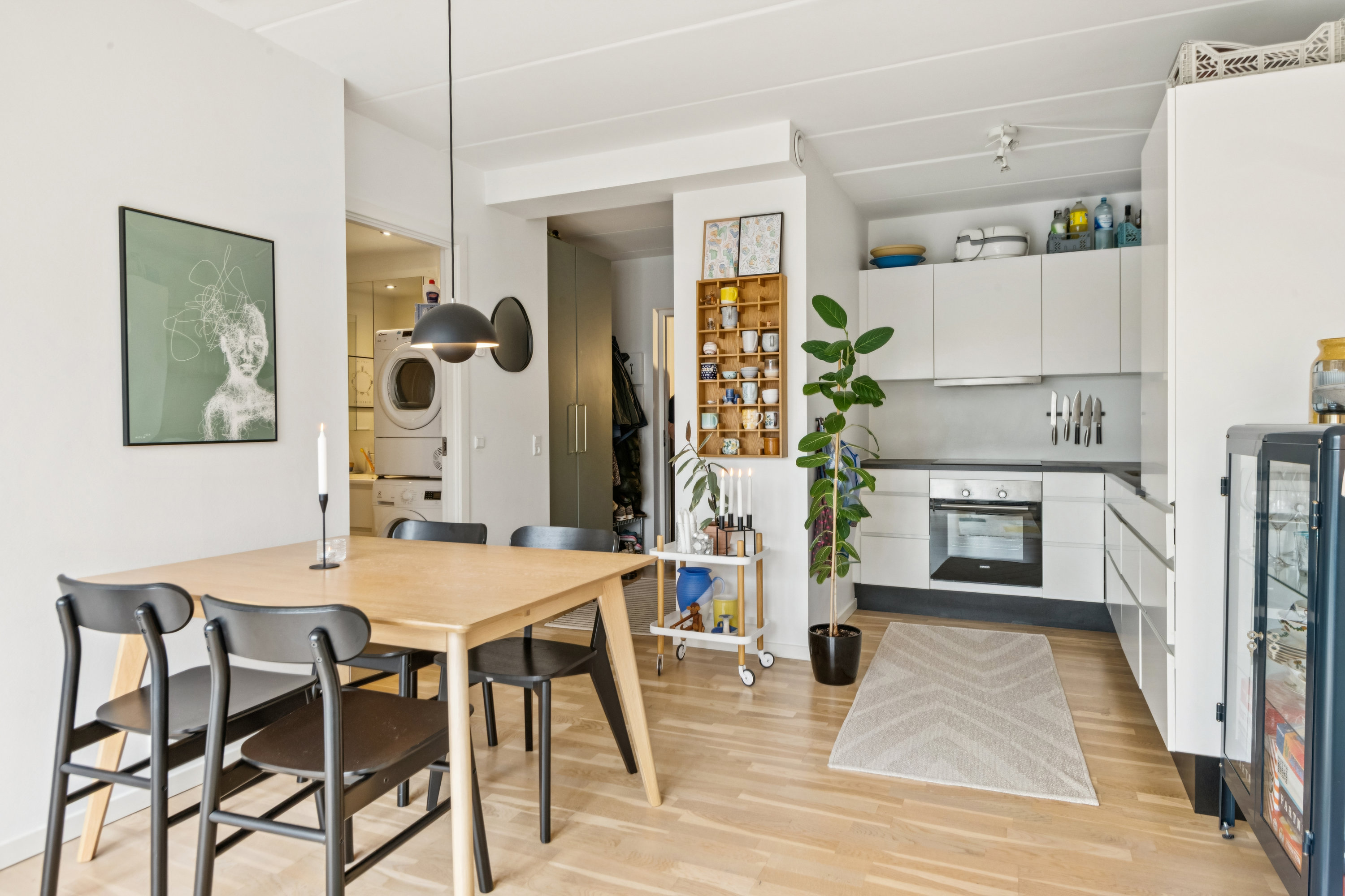 Fremhævet stue billede i fuldskærmstilstand. Billede af Forchhammersvej 9A, 2. 4., 9000 Aalborg