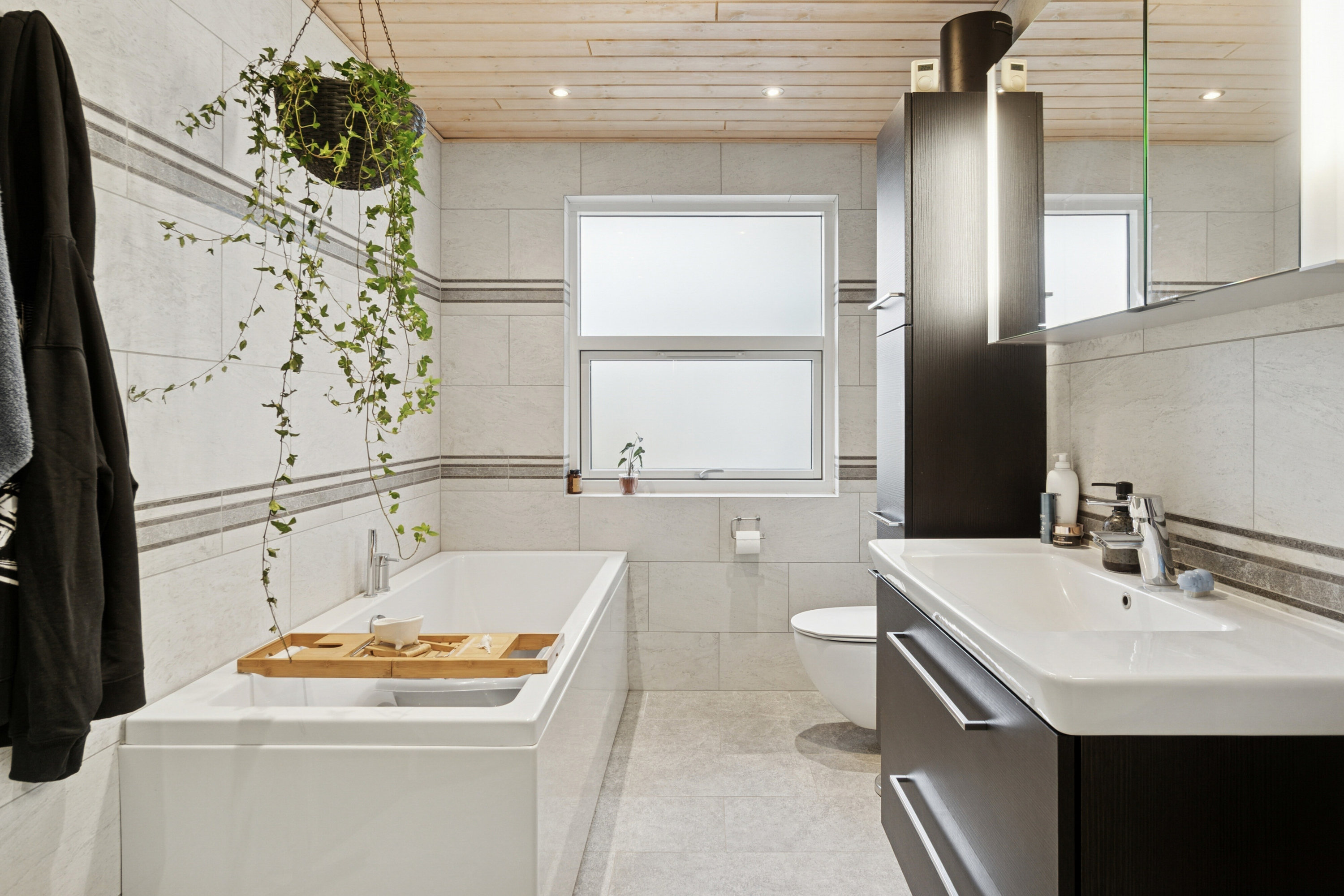 Fremhævet badeværelse billede i fuldskærmstilstand. Billede af Væbnervænget 6, 4400 Kalundborg