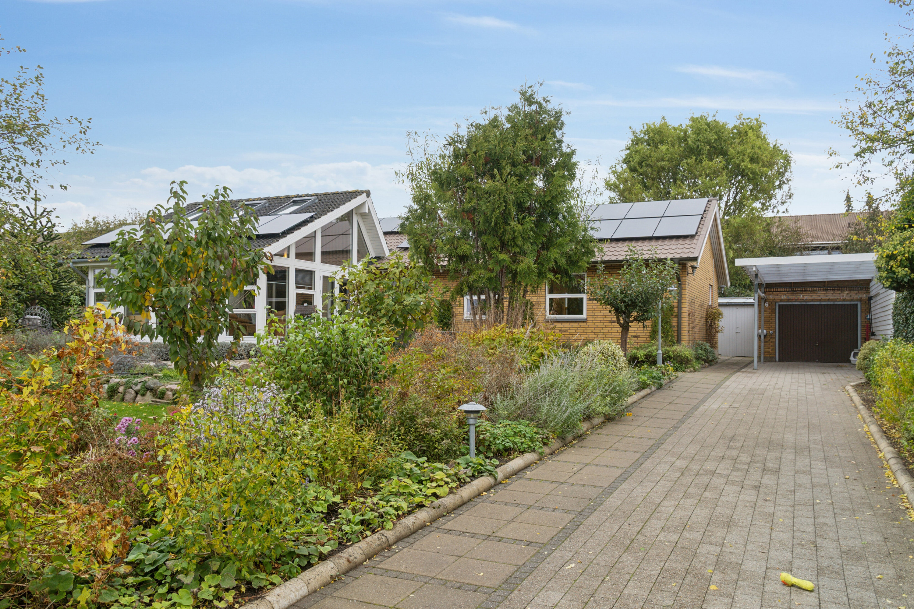 Fremhævet udendørs billede i fuldskærmstilstand. Billede af Væbnervænget 6, 4400 Kalundborg