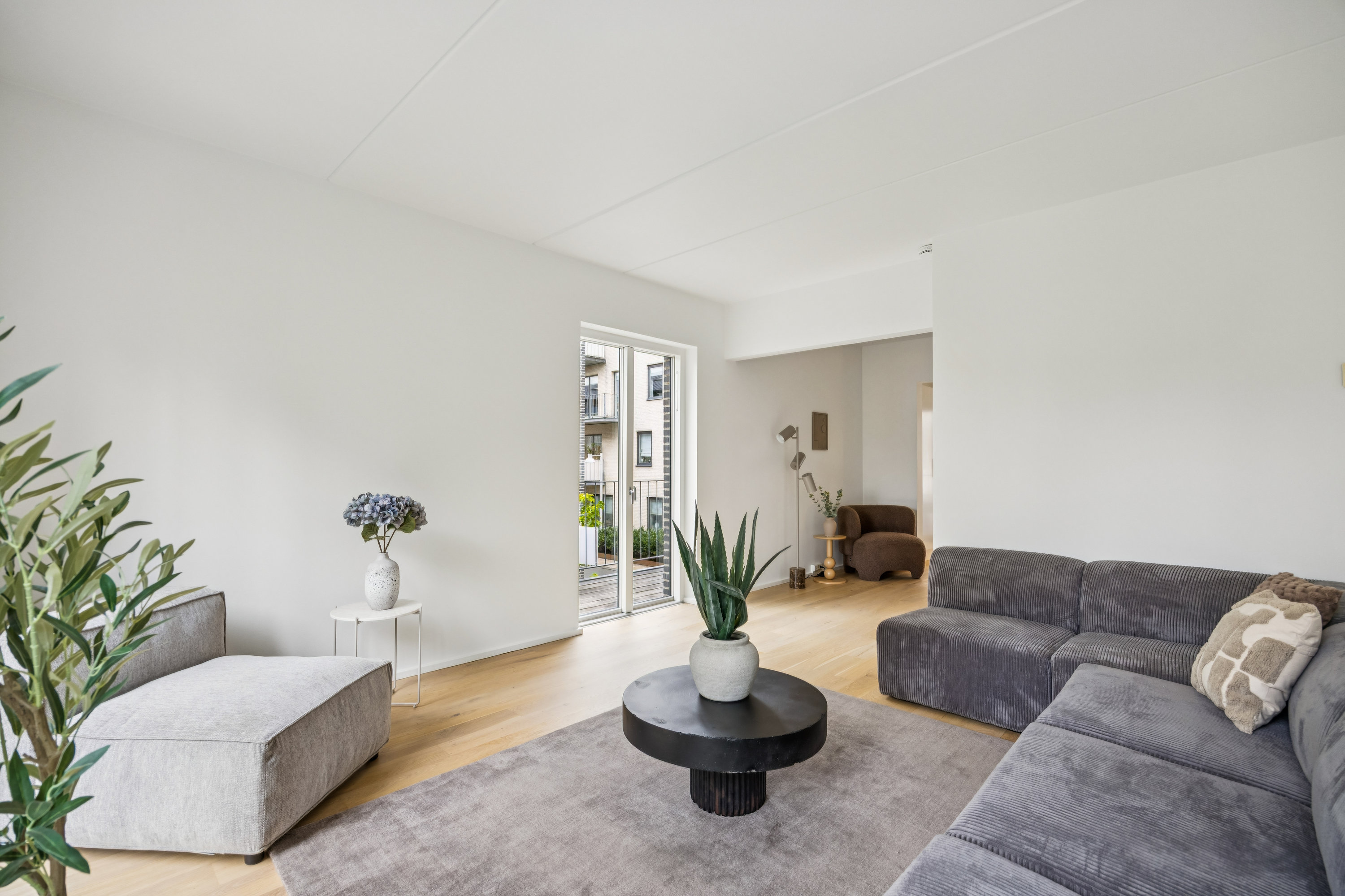 Fremhævet stue billede i fuldskærmstilstand. Billede af Porcelænshaven 3F, 2000 Frederiksberg