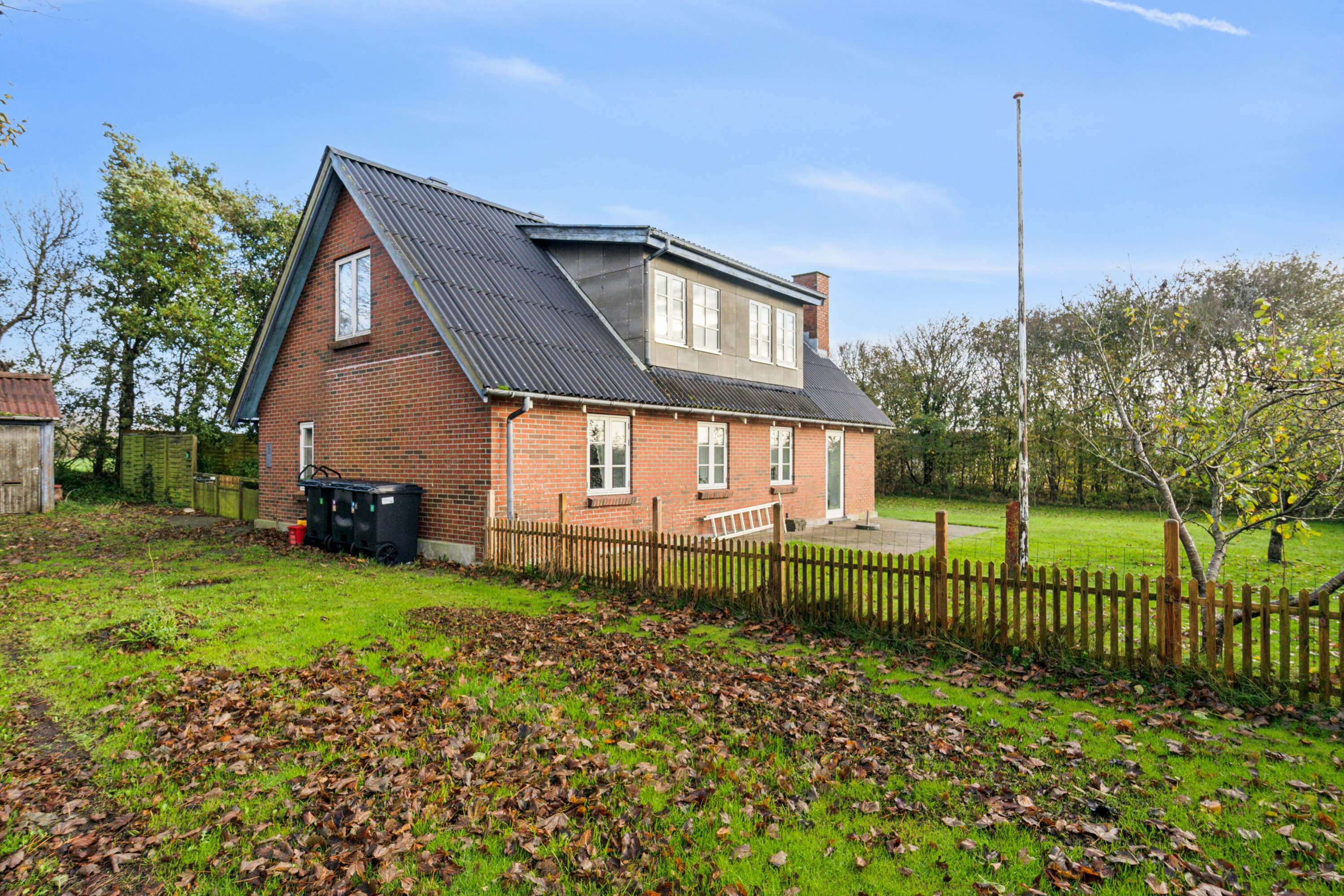 Fremhævet set fra haven billede i fuldskærmstilstand. Billede af Dalgårdvej 16, 7755 Bedsted Thy