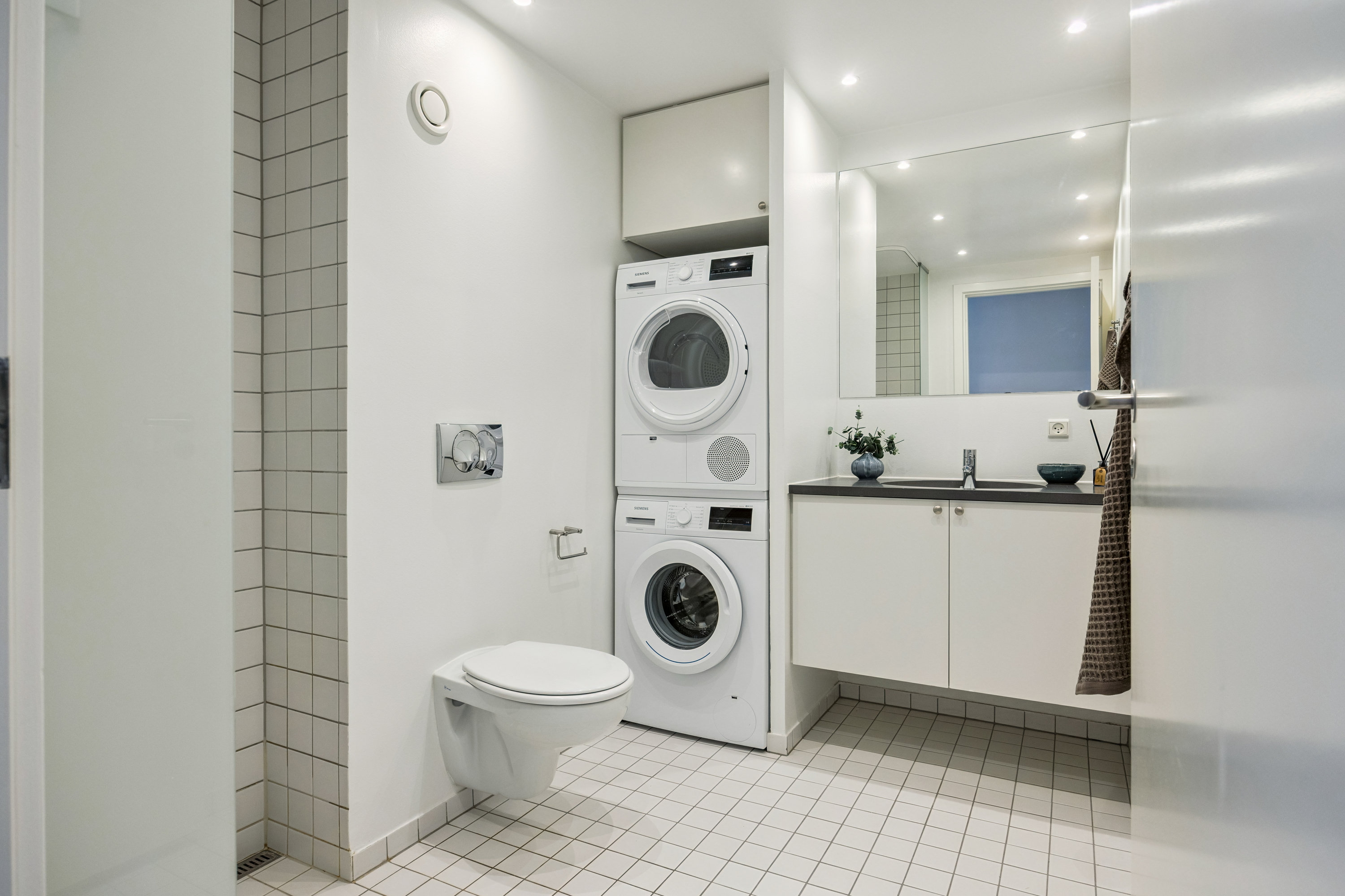 Fremhævet badeværelse billede i fuldskærmstilstand. Billede af Porcelænshaven 3F, 2000 Frederiksberg