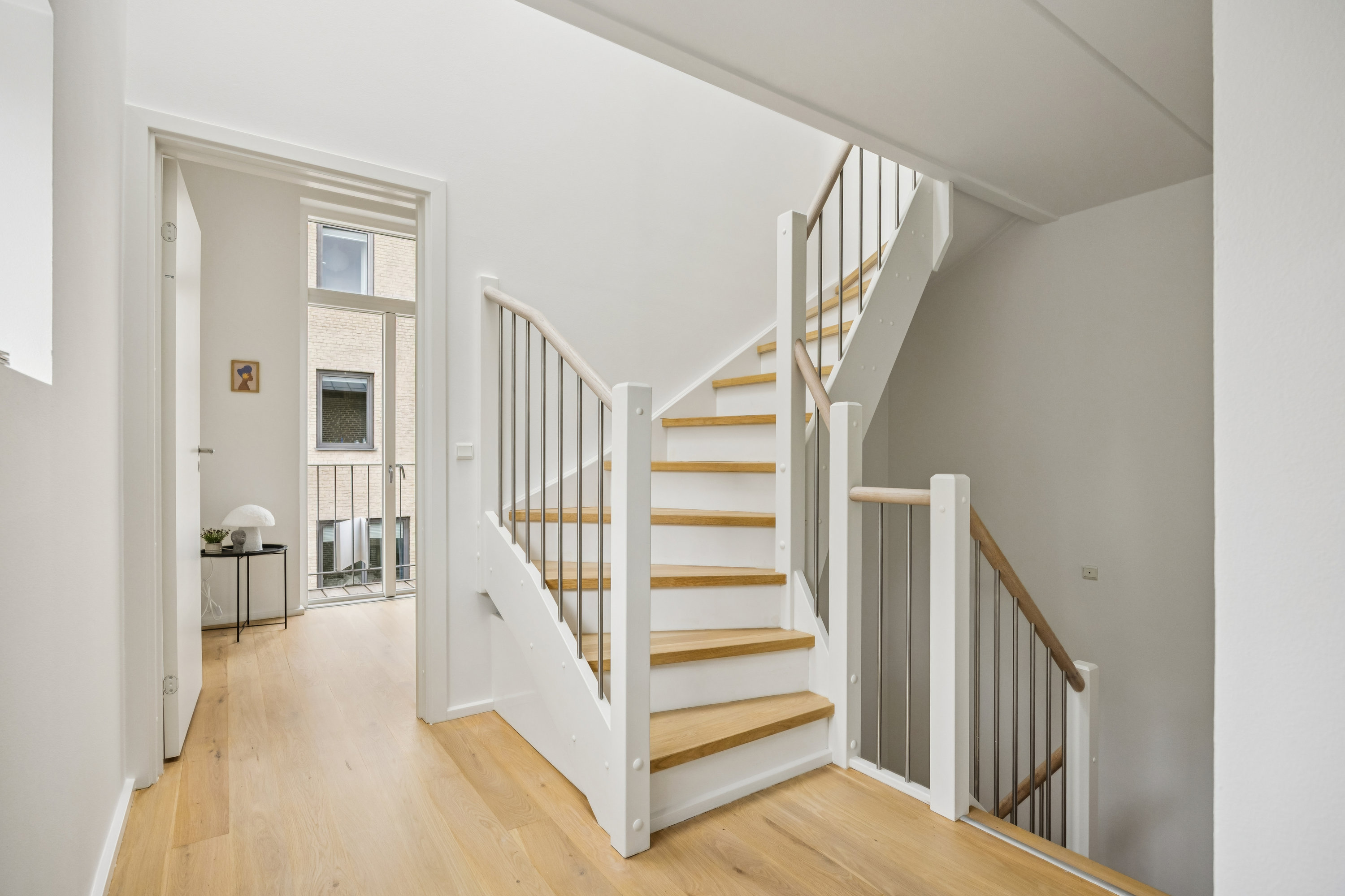 Fremhævet gang billede i fuldskærmstilstand. Billede af Porcelænshaven 3F, 2000 Frederiksberg