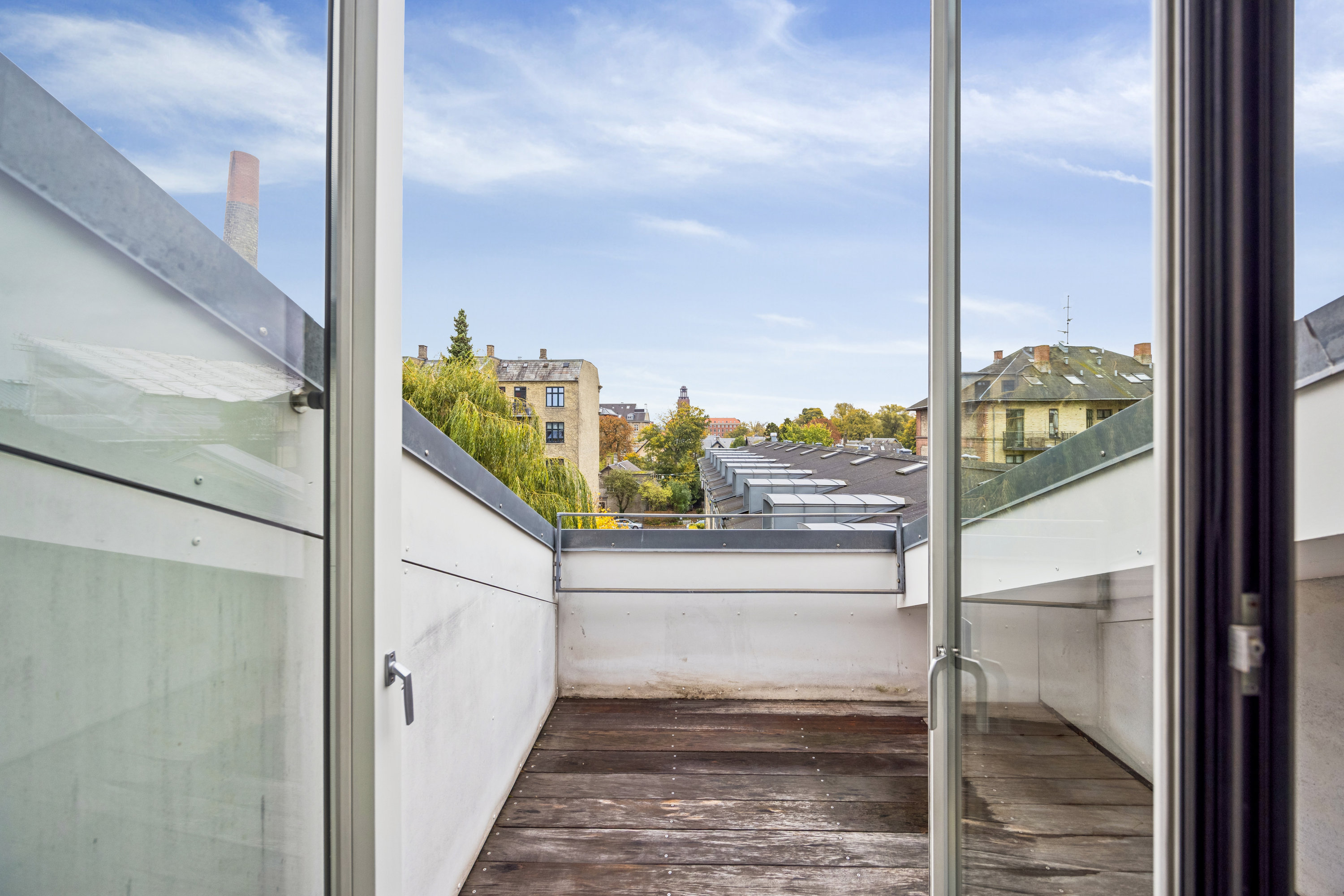 Fremhævet tagterrasse billede i fuldskærmstilstand. Billede af Porcelænshaven 3F, 2000 Frederiksberg