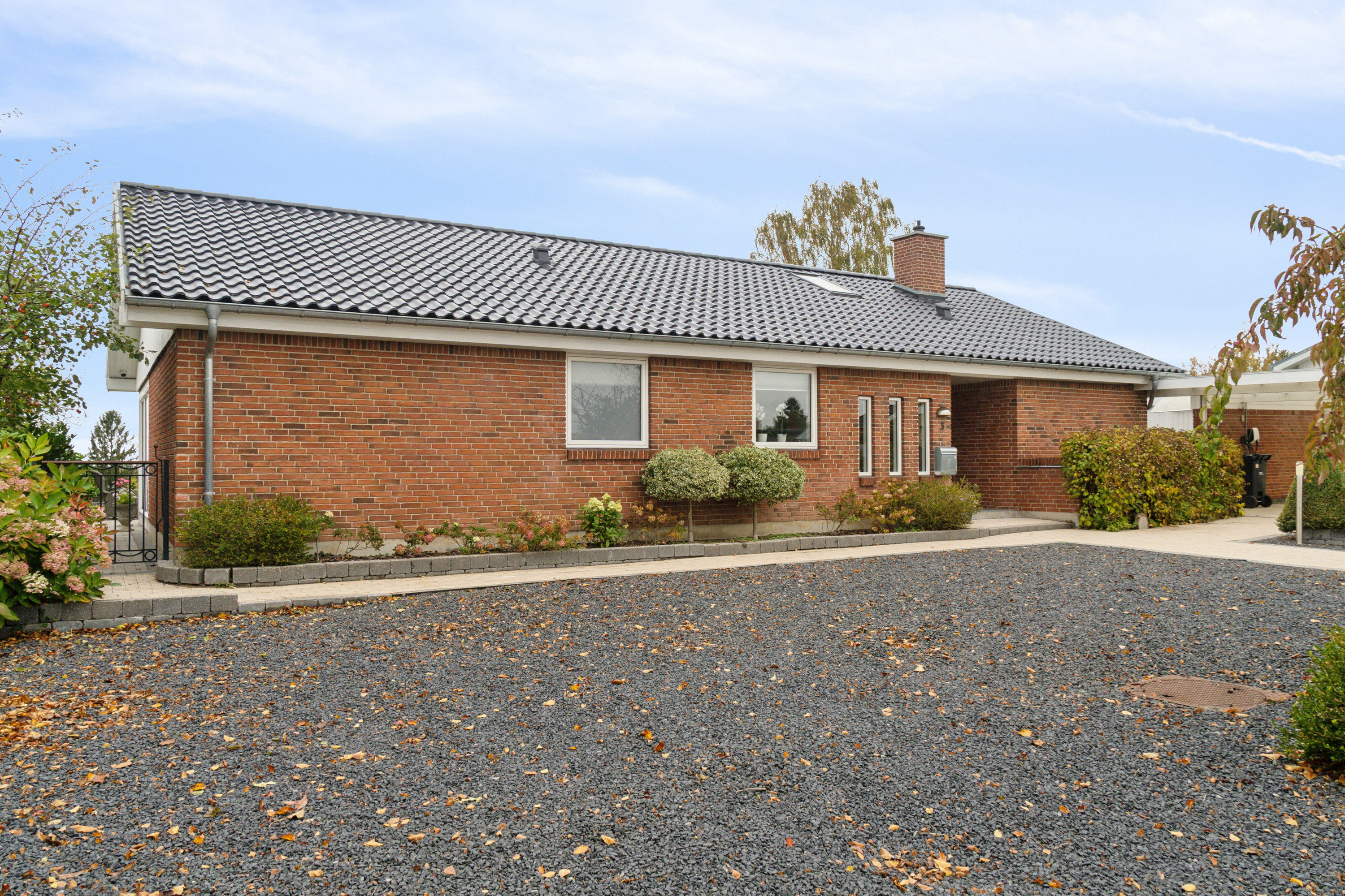 Fremhævet set fra vejen billede i fuldskærmstilstand. Billede af Rytterbakken 3, 3650 Ølstykke