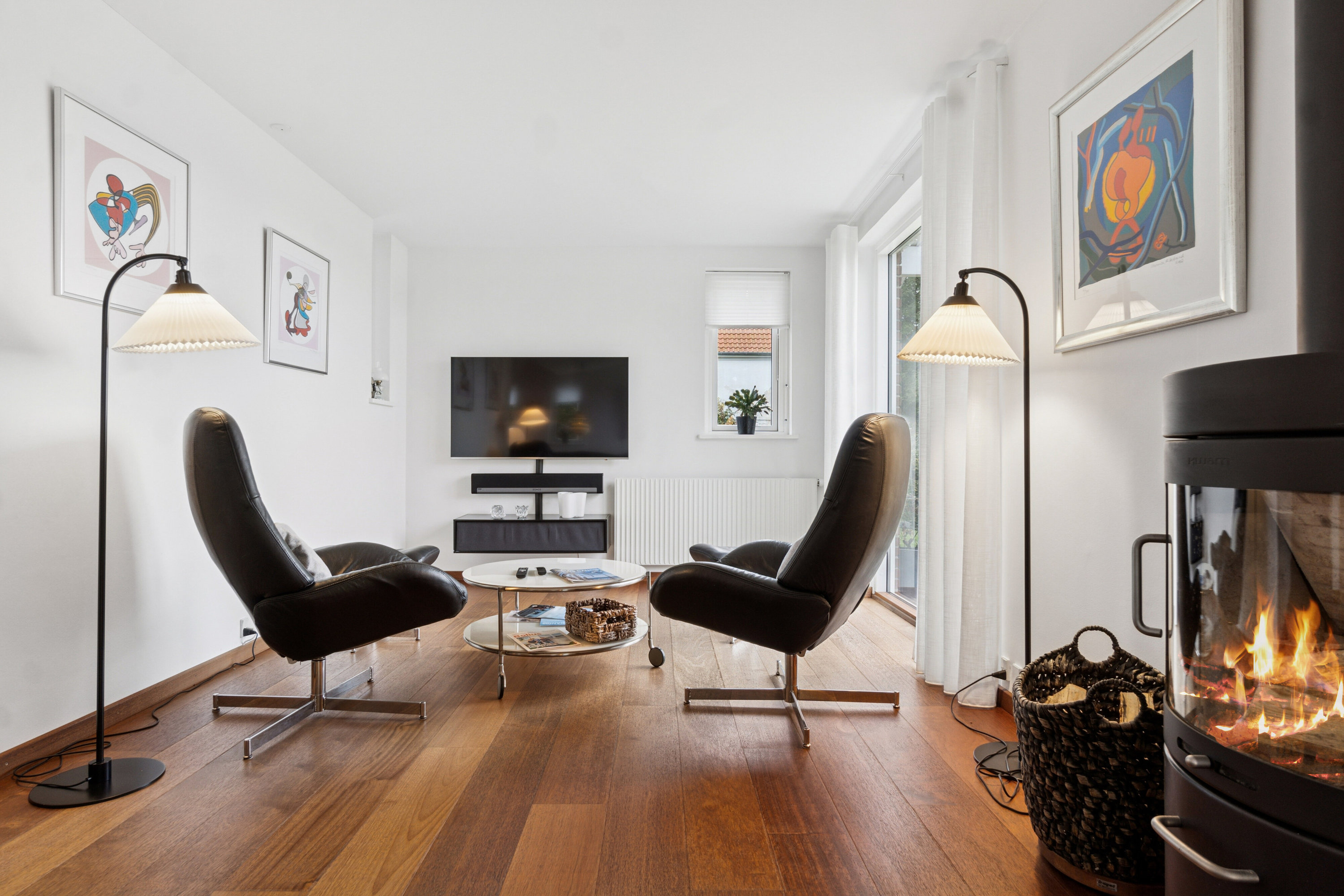 Fremhævet stue billede i fuldskærmstilstand. Billede af Rytterbakken 3, 3650 Ølstykke