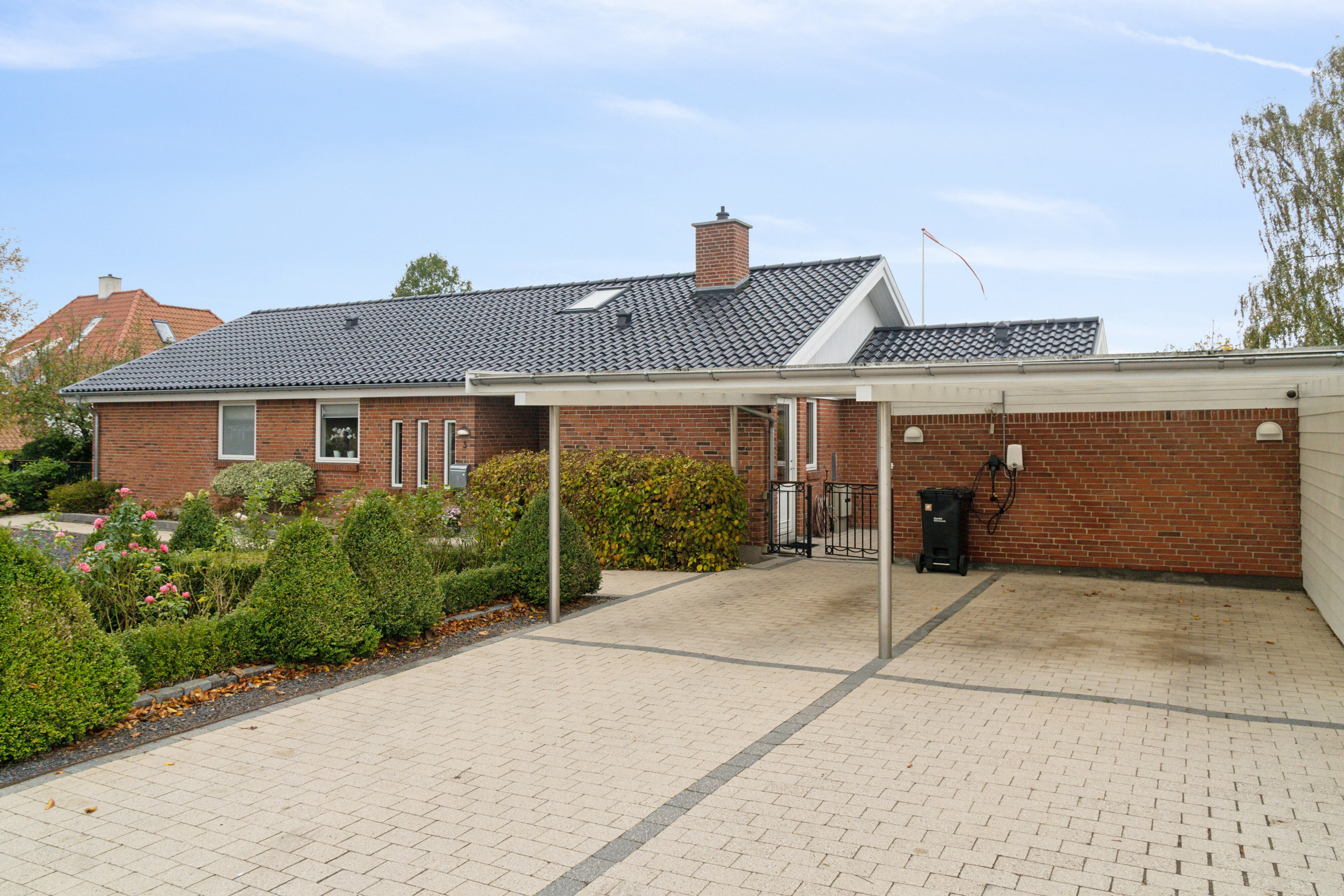 Fremhævet set fra vejen billede i fuldskærmstilstand. Billede af Rytterbakken 3, 3650 Ølstykke