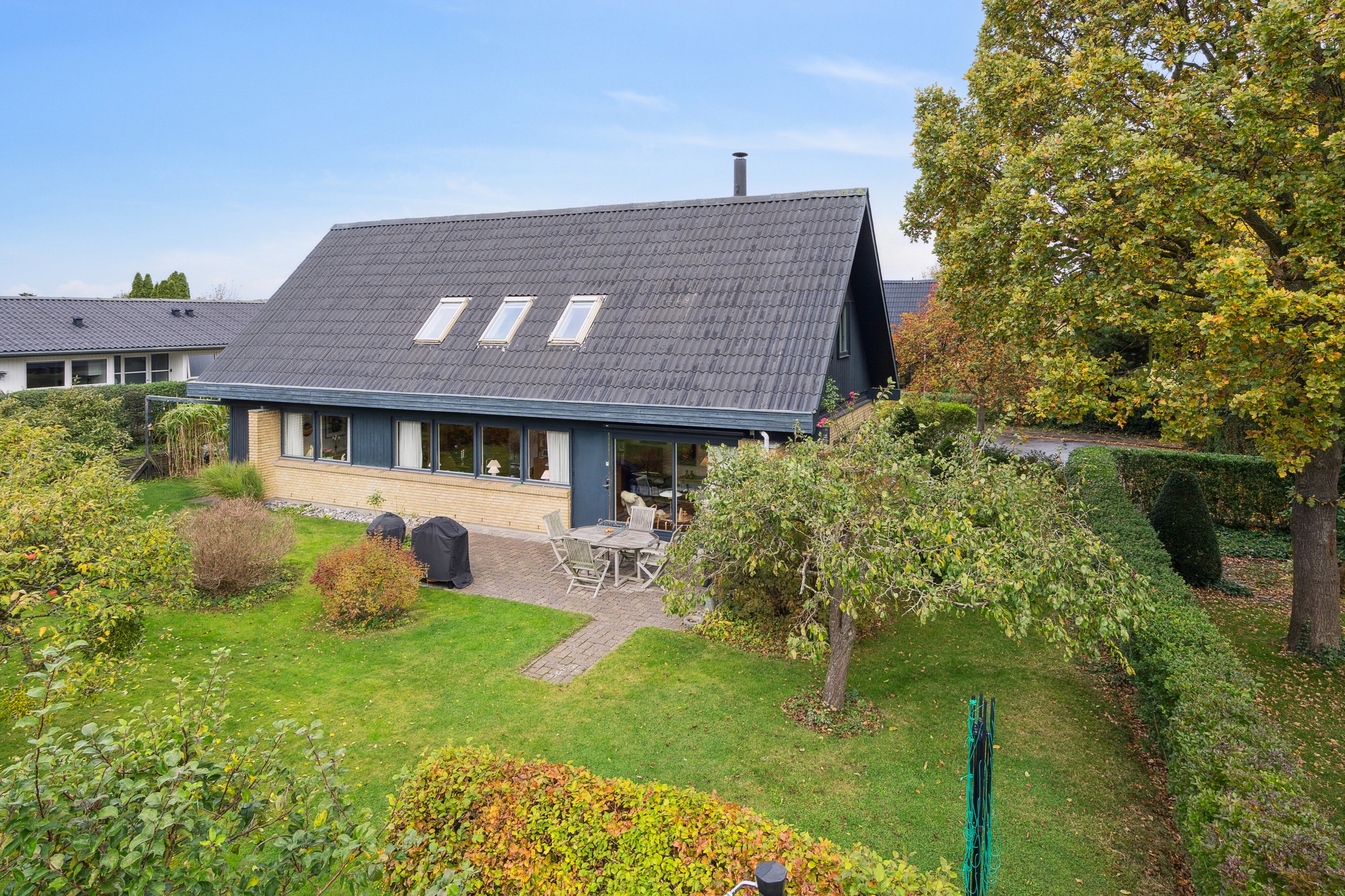 Fremhævet set fra haven billede i fuldskærmstilstand. Billede af Skomagerkrogen 18, Himmelev, 4000 Roskilde