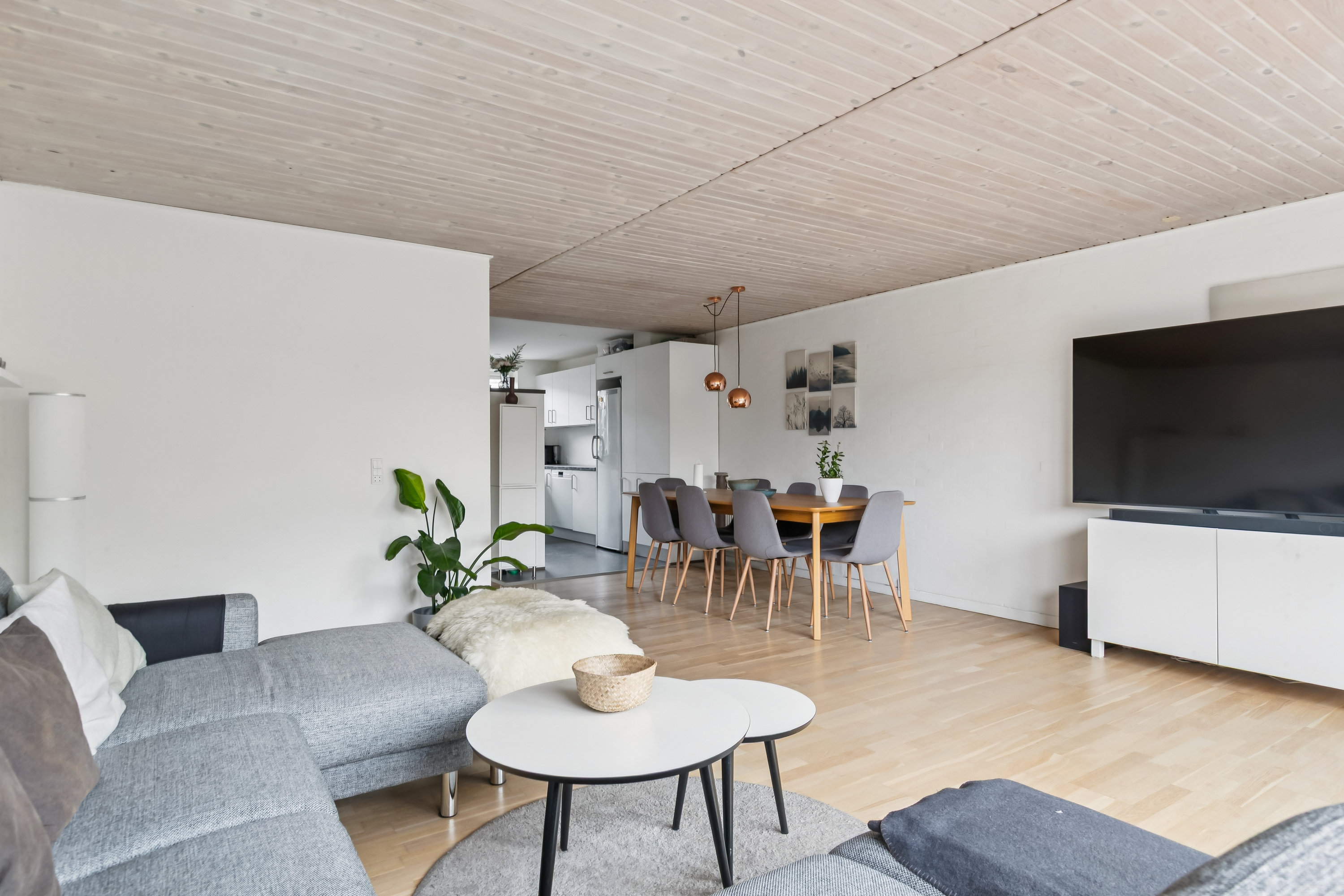 Fremhævet stue billede i fuldskærmstilstand. Billede af Stærebo 15, 2665 Vallensbæk Strand