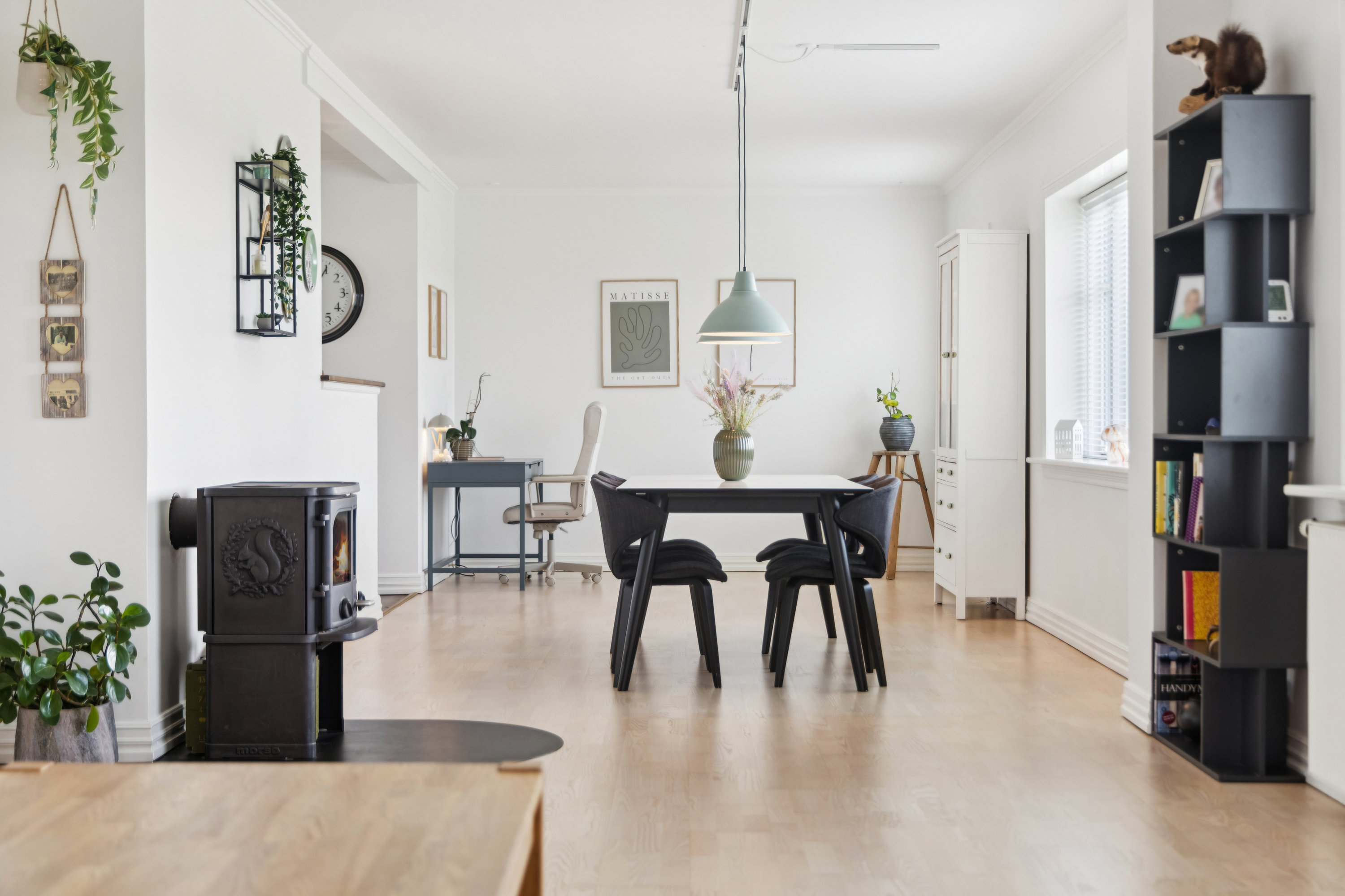 Fremhævet stue billede i fuldskærmstilstand. Billede af Sønderskovvej 170, 9370 Hals