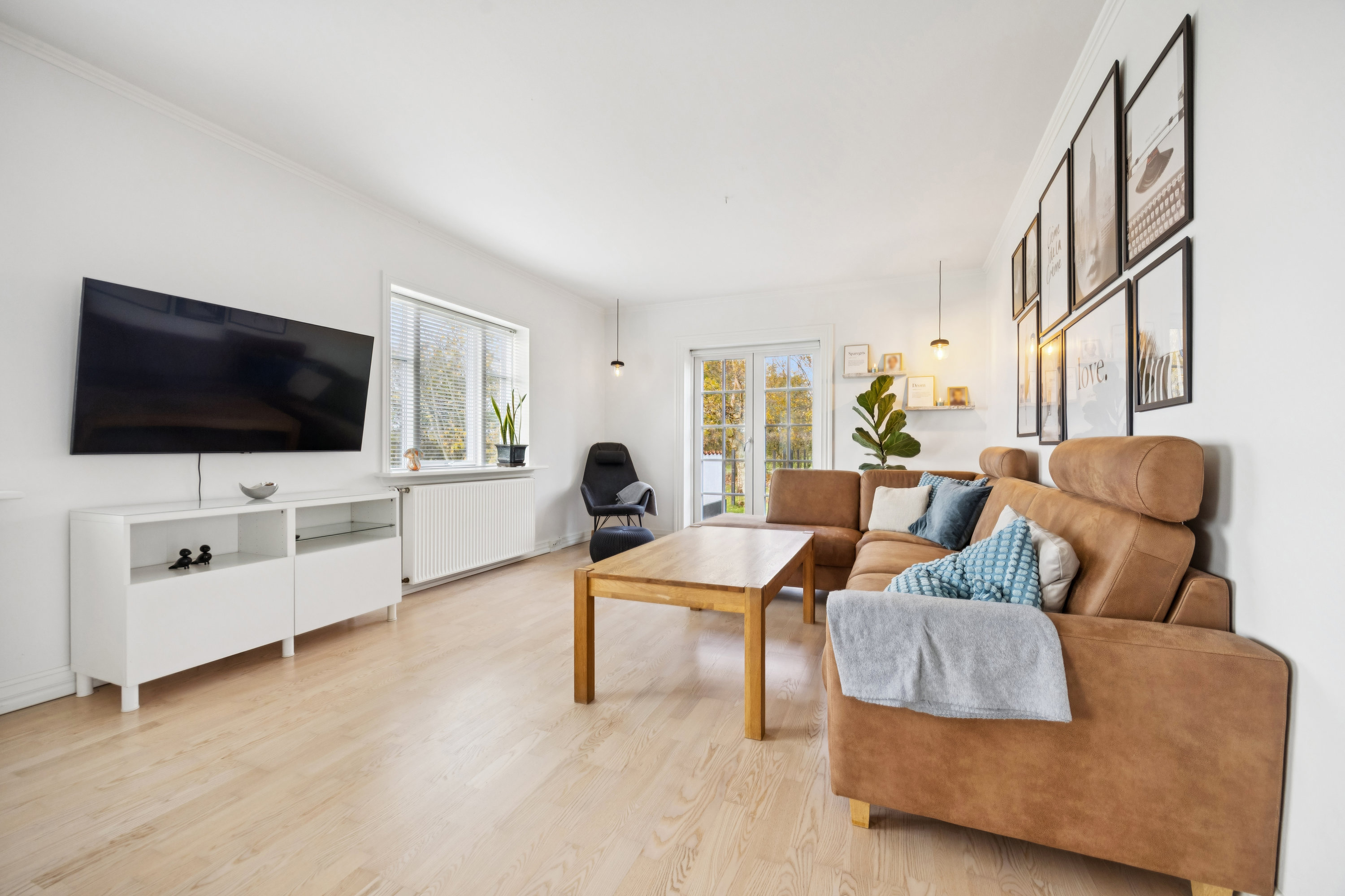 Fremhævet stue billede i fuldskærmstilstand. Billede af Sønderskovvej 170, 9370 Hals