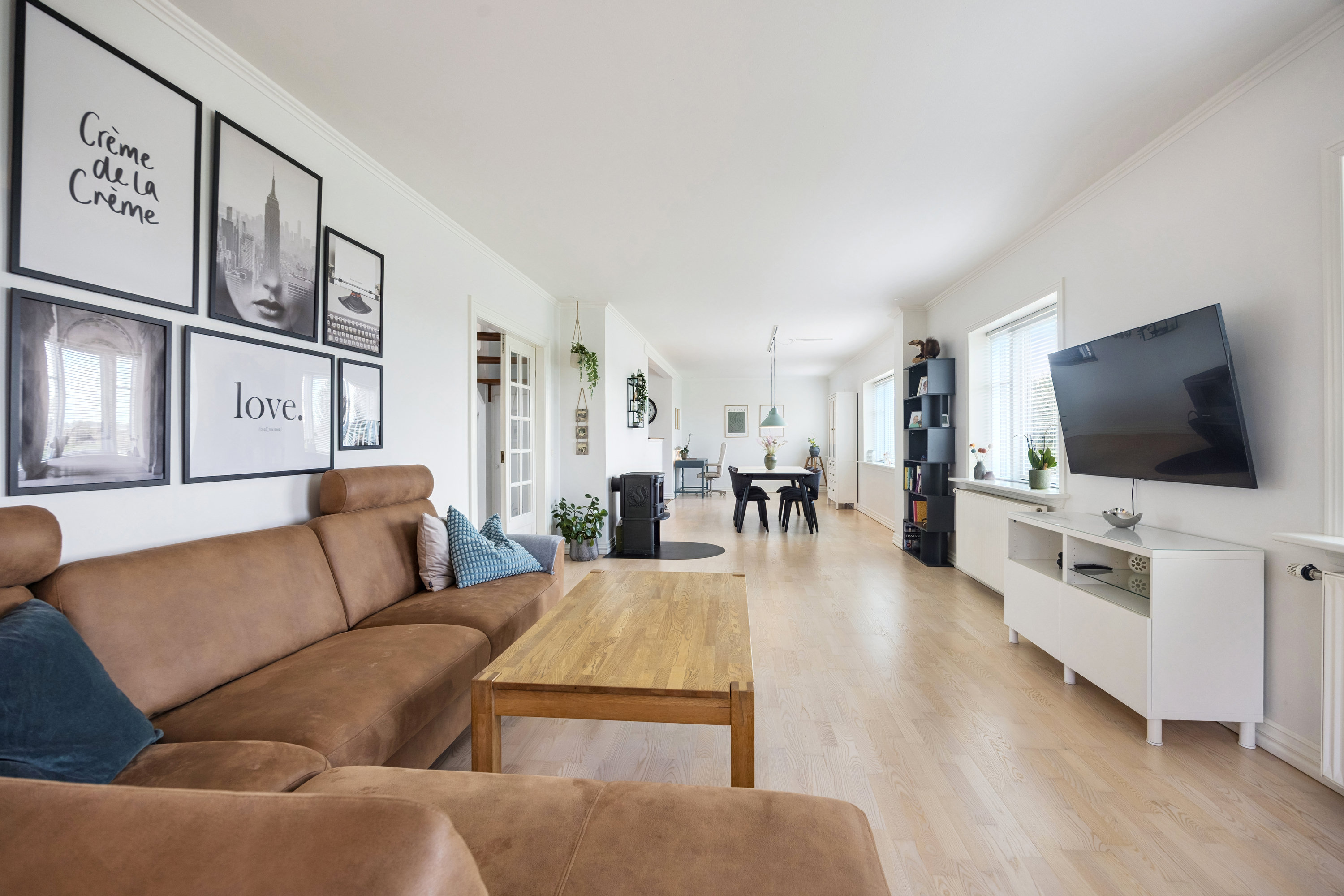 Fremhævet stue billede i fuldskærmstilstand. Billede af Sønderskovvej 170, 9370 Hals