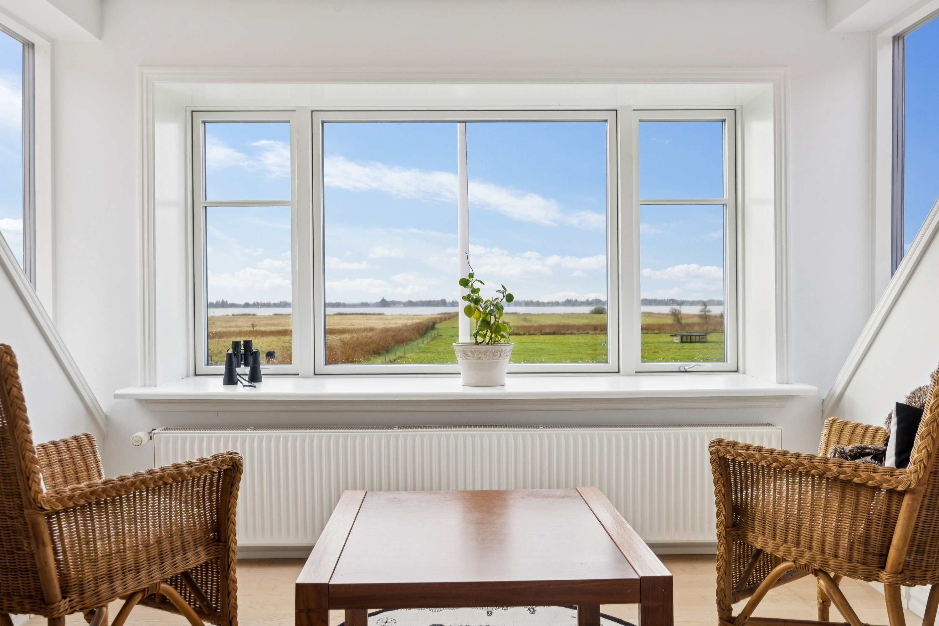 Fremhævet stue billede i fuldskærmstilstand. Billede af Sønderskovvej 170, 9370 Hals